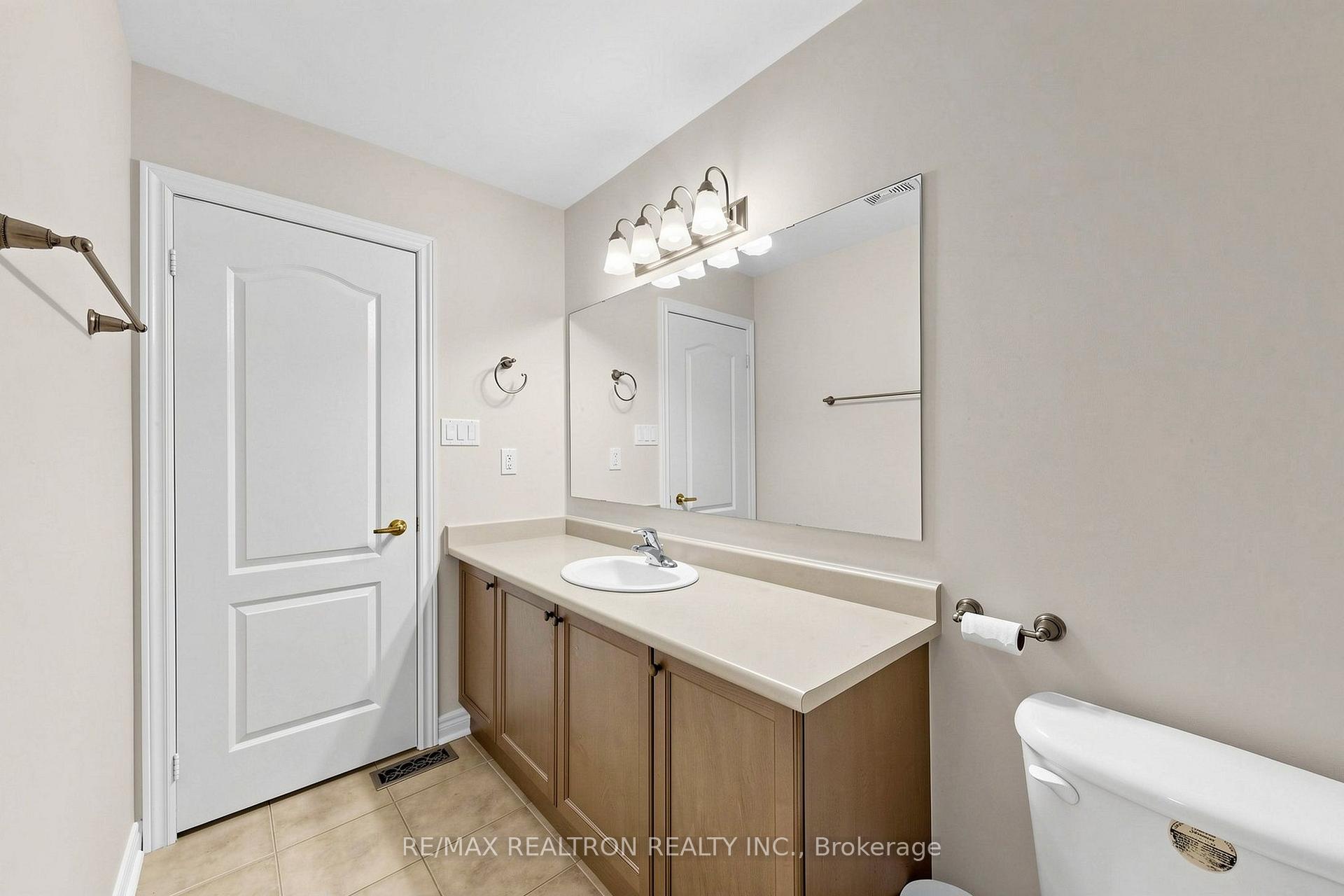 Photo 27 of 142 Mistywood Crescent W, Vaughan, Patterson — HOMEH