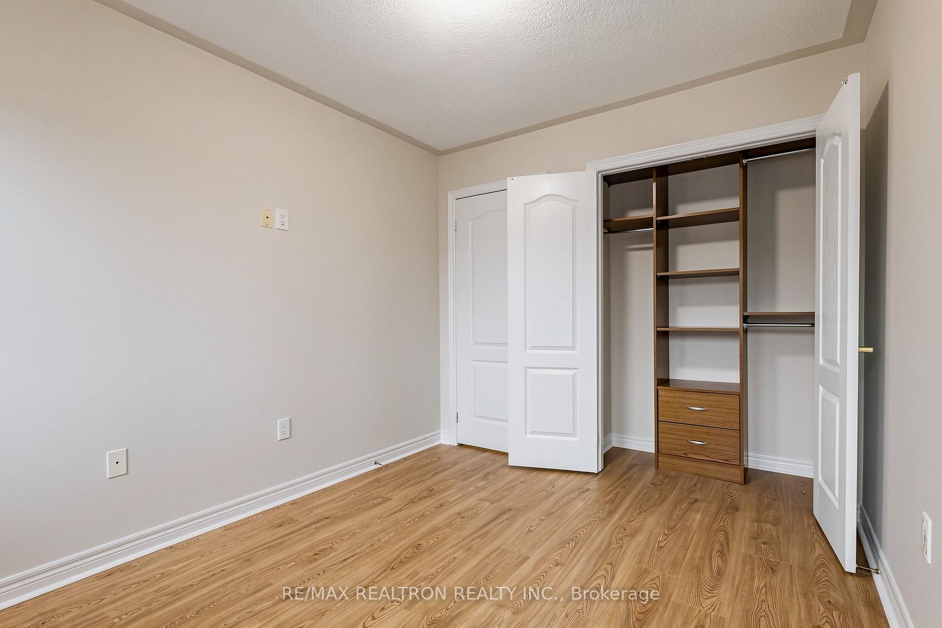 Photo 30 of 142 Mistywood Crescent W, Vaughan, Patterson — HOMEH