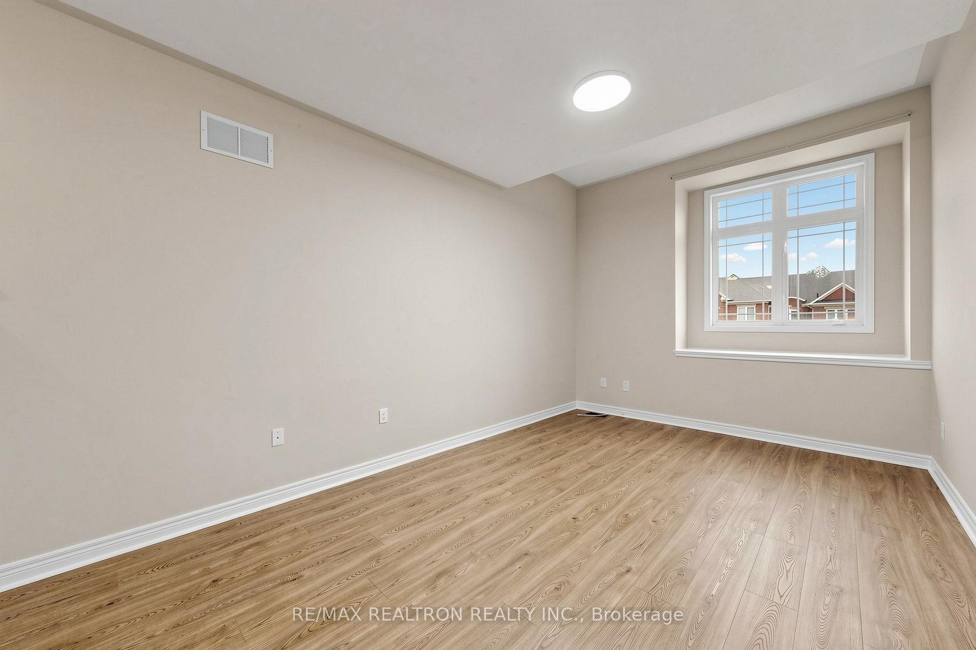 Photo 34 of 142 Mistywood Crescent W, Vaughan, Patterson — HOMEH