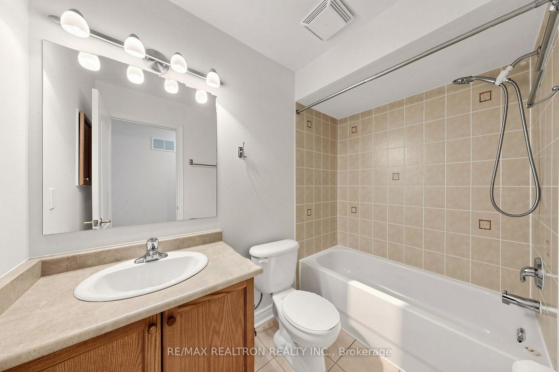 Photo 36 of 142 Mistywood Crescent W, Vaughan, Patterson — HOMEH