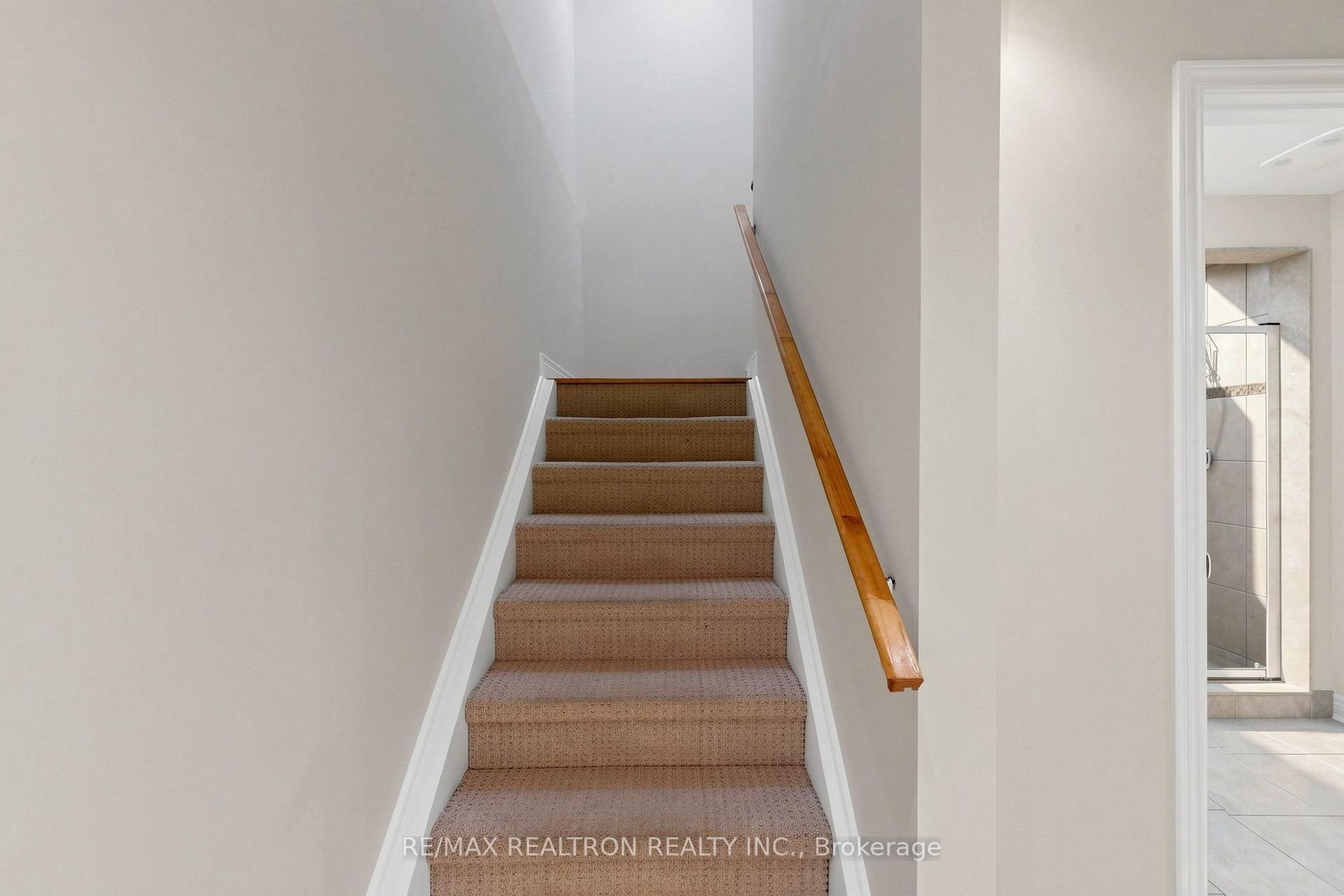 Photo 37 of 142 Mistywood Crescent W, Vaughan, Patterson — HOMEH