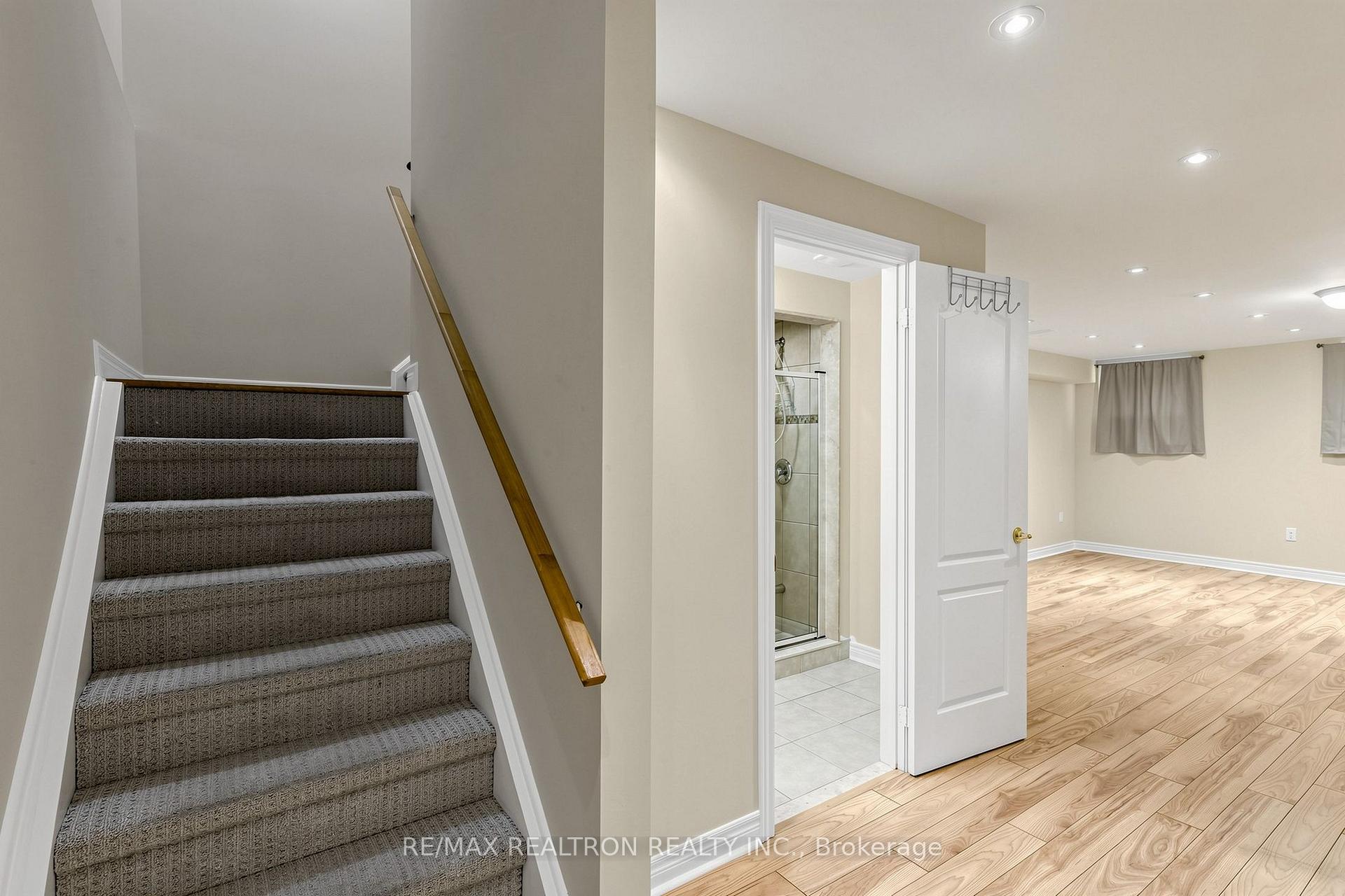 Photo 38 of 142 Mistywood Crescent W, Vaughan, Patterson — HOMEH