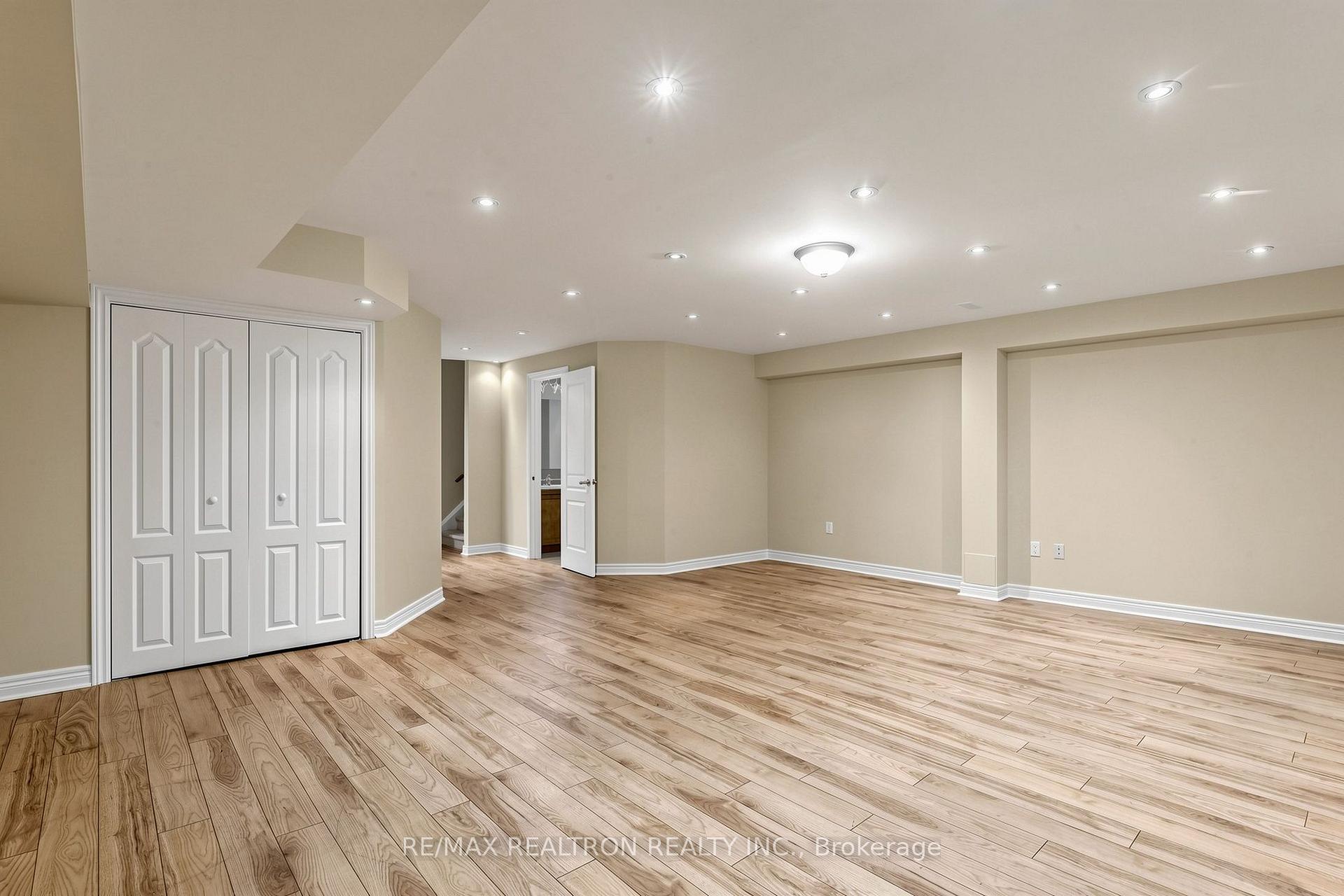 Photo 40 of 142 Mistywood Crescent W, Vaughan, Patterson — HOMEH