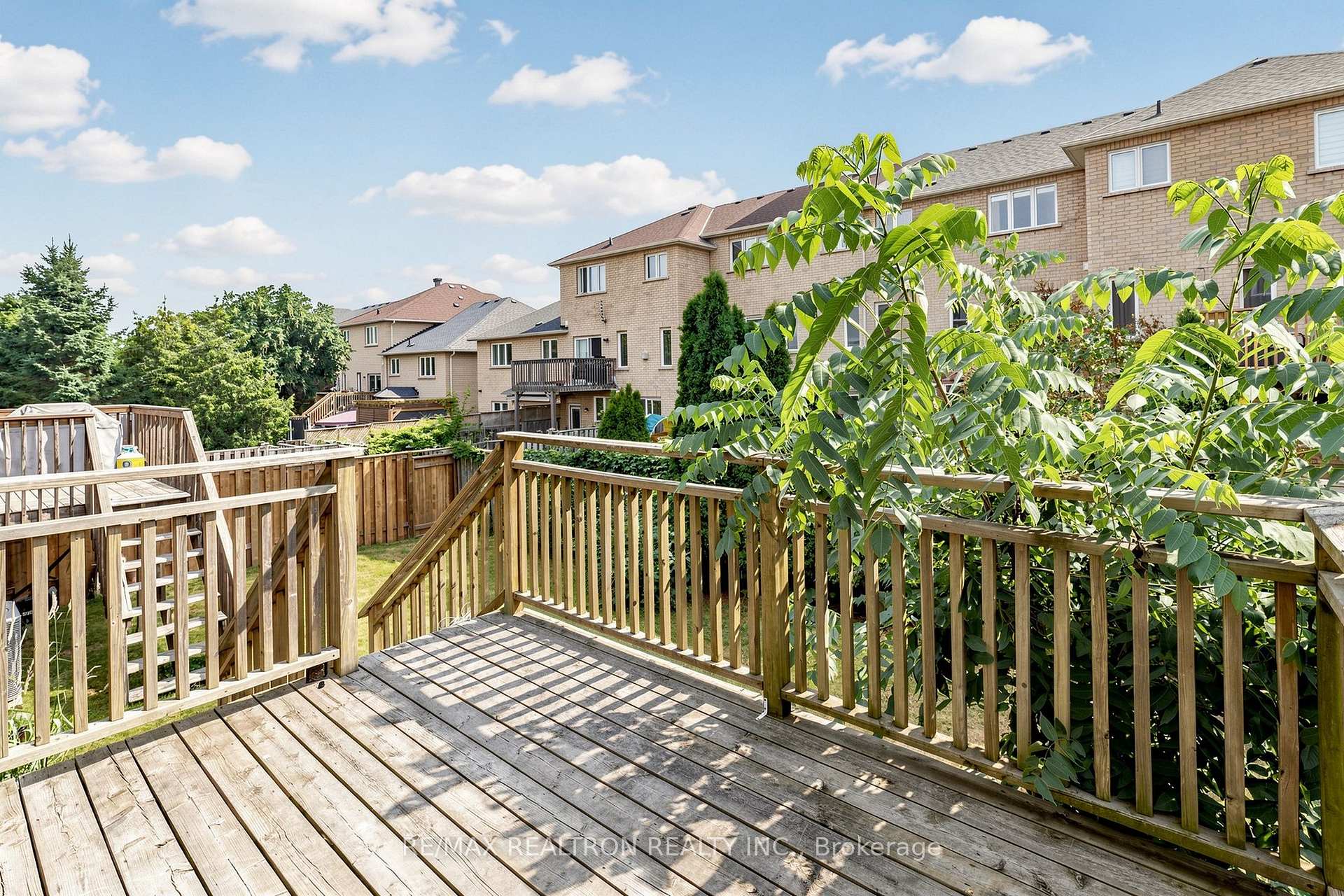 Photo 45 of 142 Mistywood Crescent W, Vaughan, Patterson — HOMEH