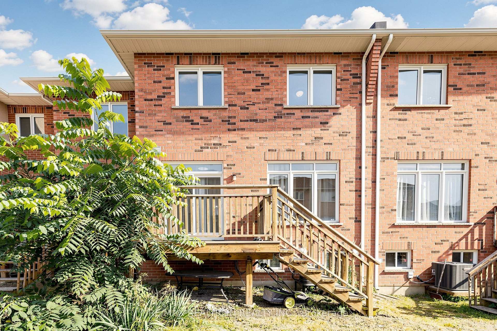 Photo 47 of 142 Mistywood Crescent W, Vaughan, Patterson — HOMEH