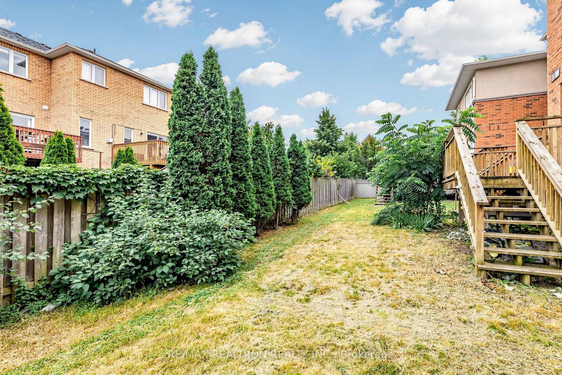 Photo 48 of 142 Mistywood Crescent W, Vaughan, Patterson — HOMEH
