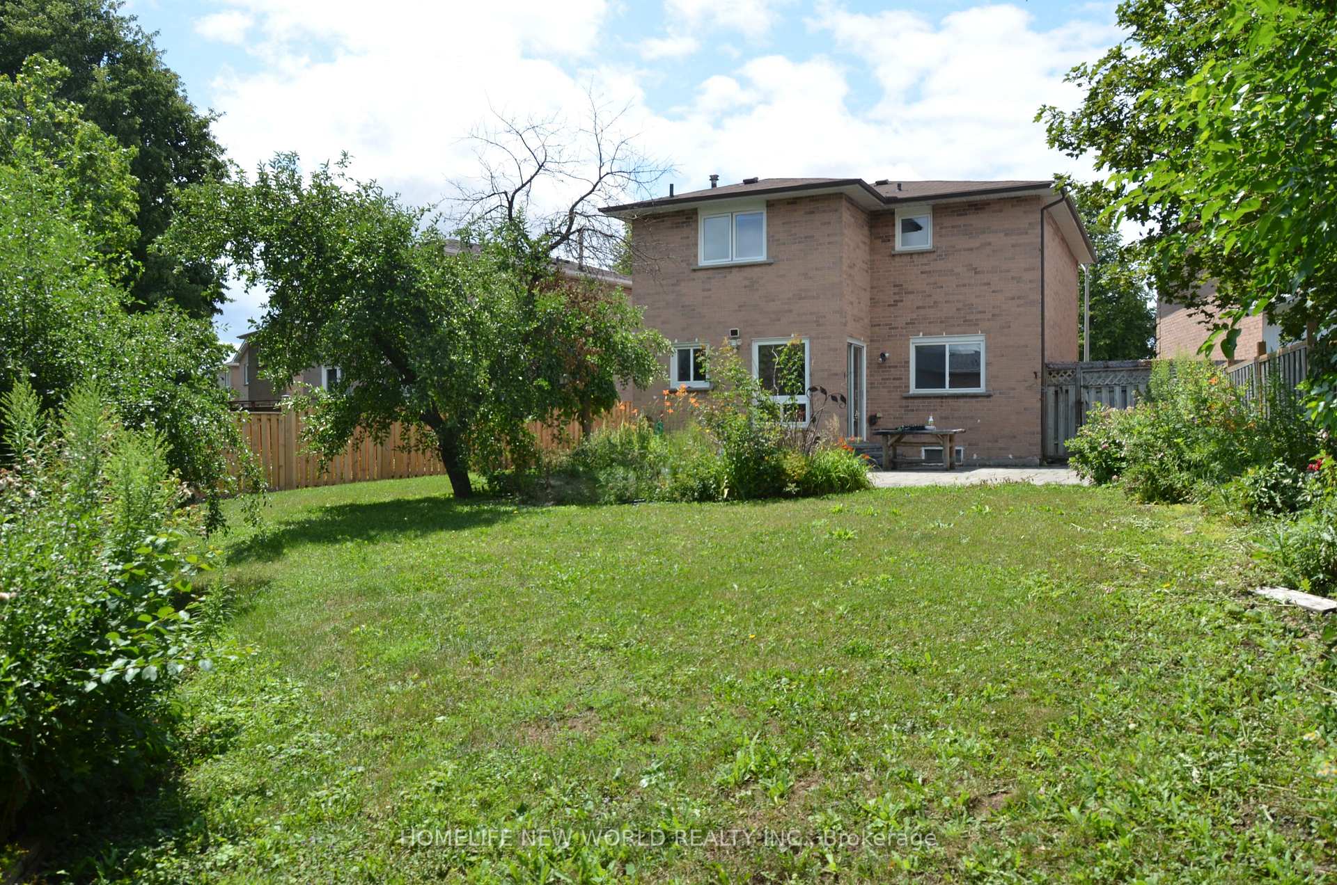 Photo 18 of 50 Adrian Crescent, Markham, Raymerville — HOMEH