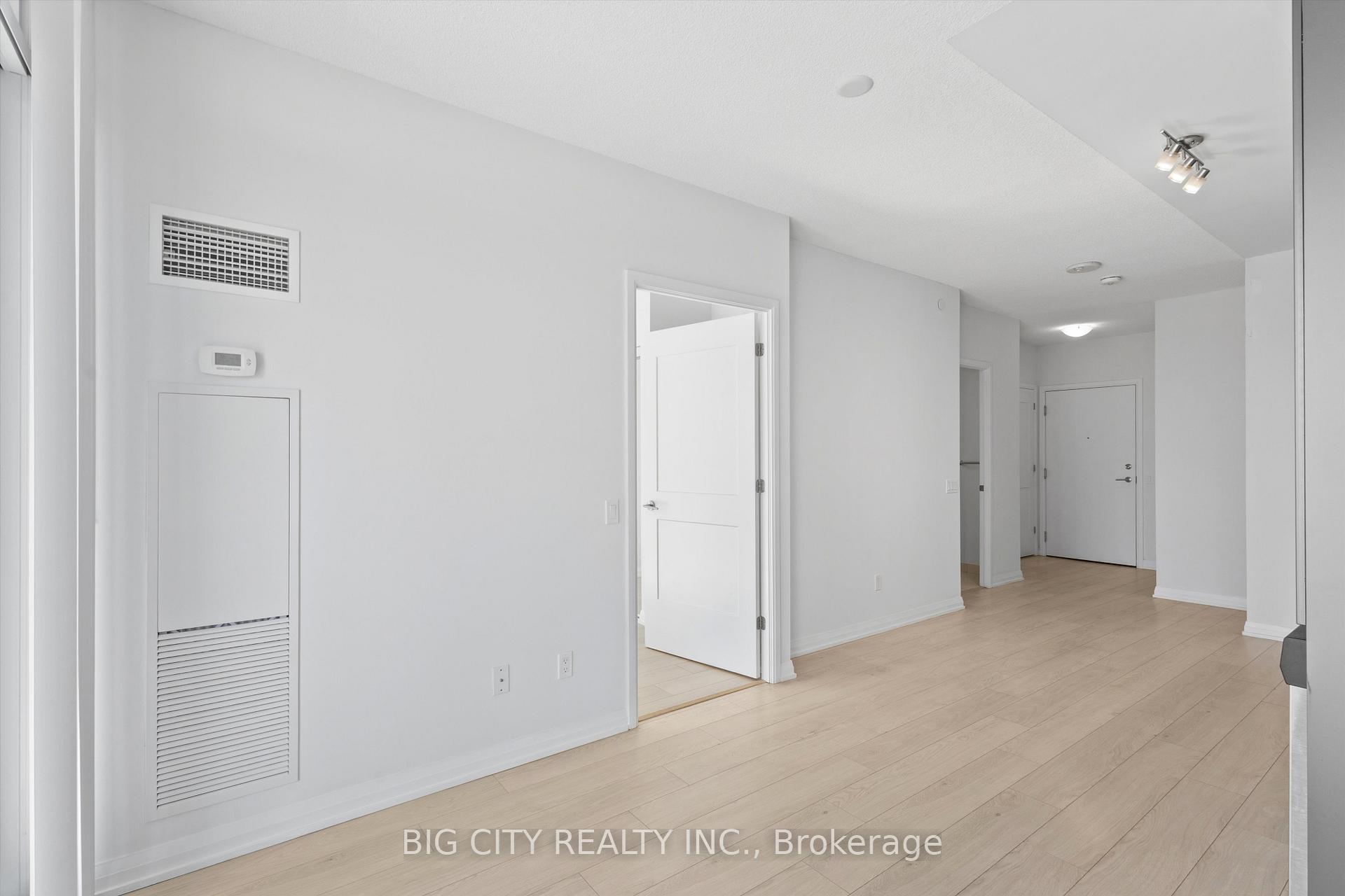 Photo 8 of Unit 3211, 7895 Jane Street, Vaughan, Concord — HOMEH