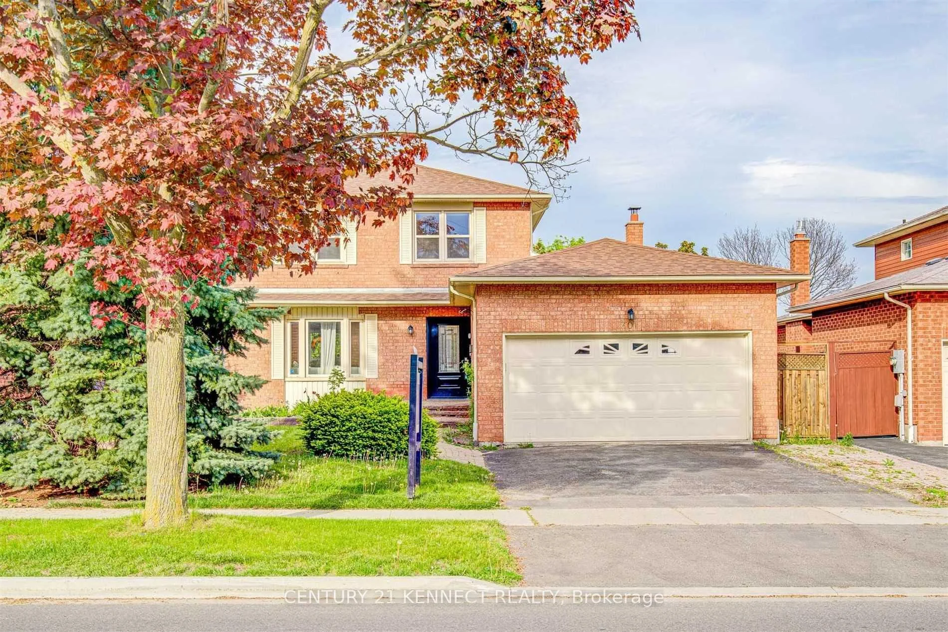 Photo 4 of 301 Glen Hill Drive, Whitby, Blue Grass Meadows — HOMEH