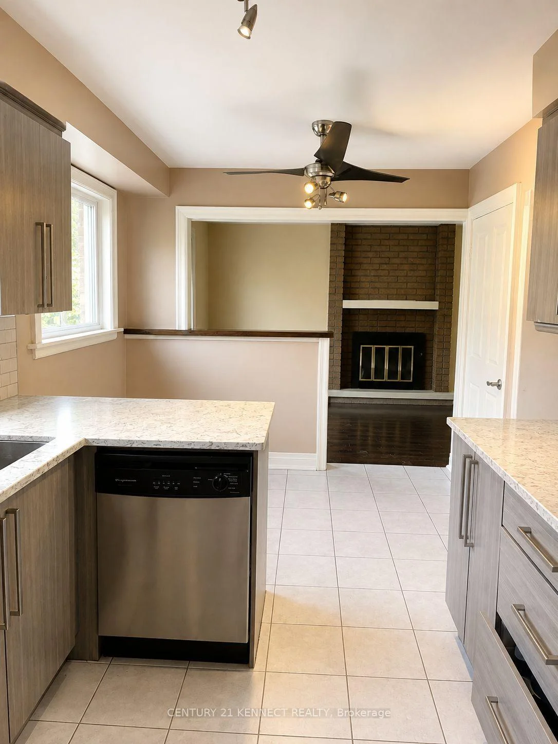 Photo 7 of 301 Glen Hill Drive, Whitby, Blue Grass Meadows — HOMEH
