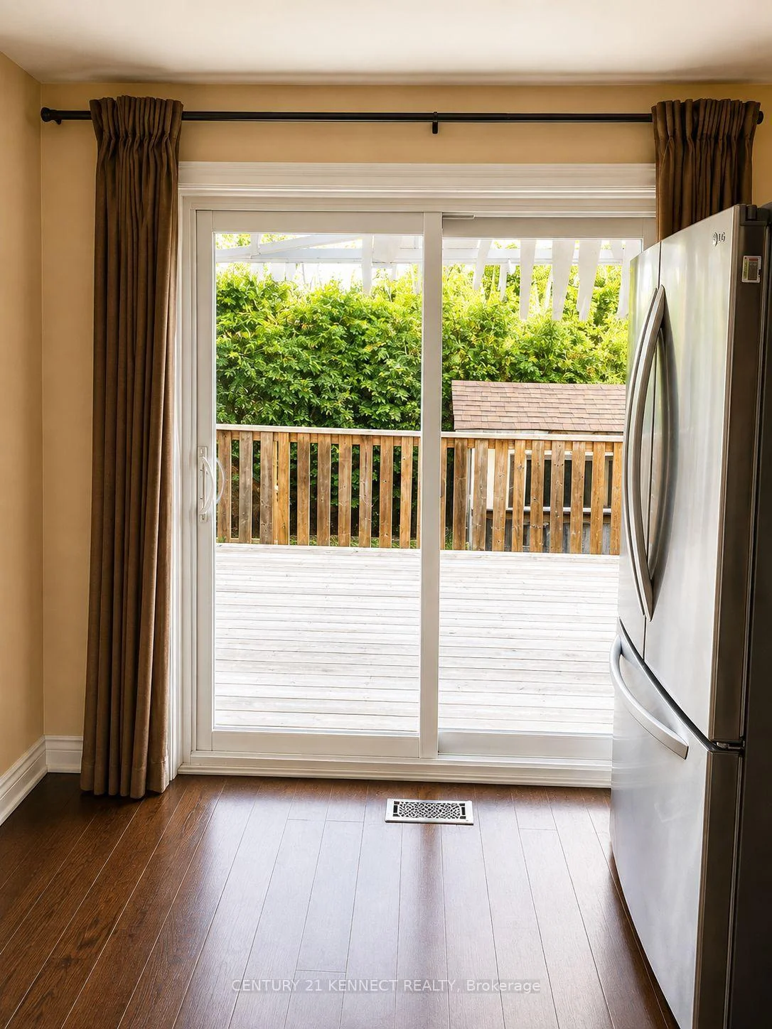 Photo 8 of 301 Glen Hill Drive, Whitby, Blue Grass Meadows — HOMEH