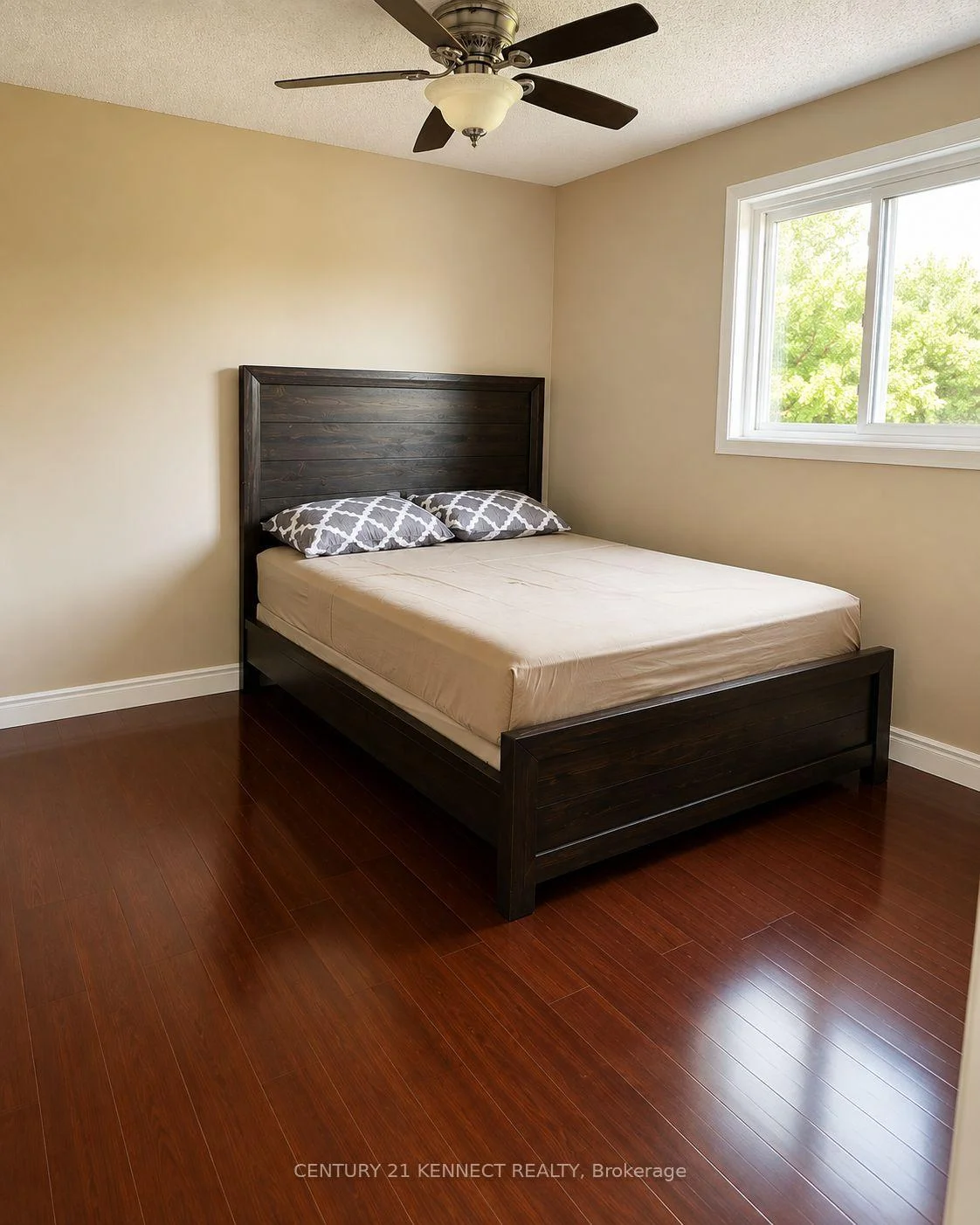 Photo 11 of 301 Glen Hill Drive, Whitby, Blue Grass Meadows — HOMEH