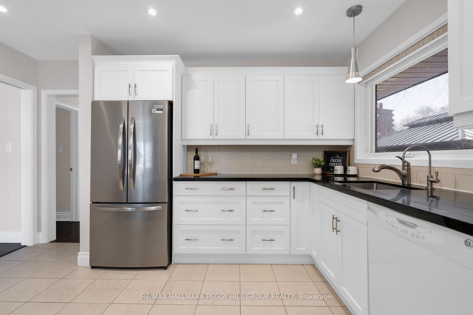 Photo 6 of 10 Duckworth Street, Barrie, North Shore — HOMEH