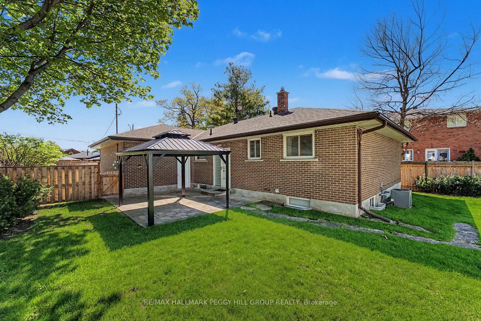 Photo 17 of 10 Duckworth Street, Barrie, North Shore — HOMEH