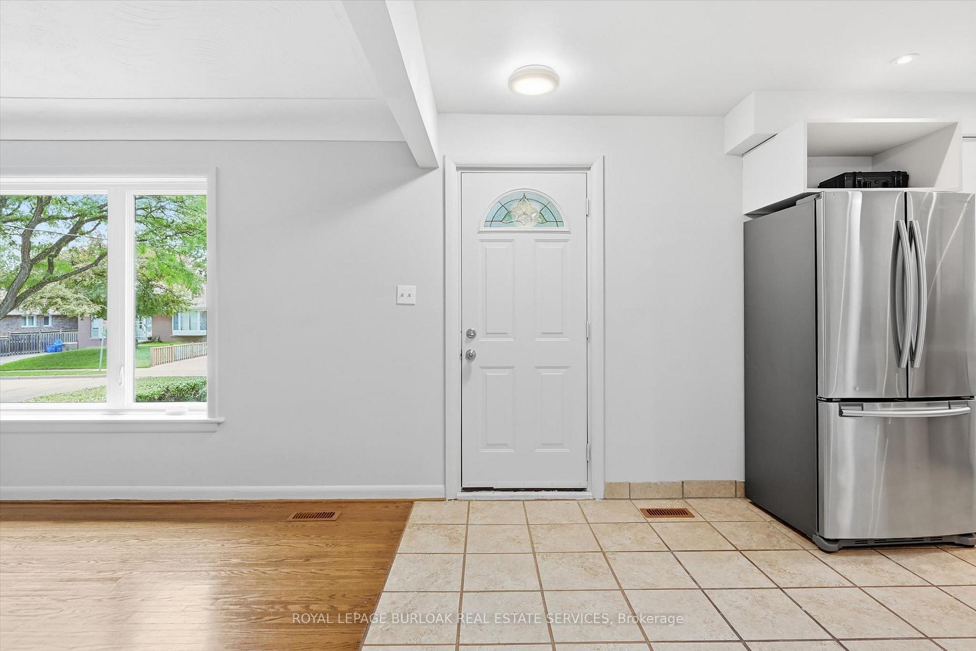 Photo 5 of 1483 Augustine Drive, Burlington, Mountainside — HOMEH