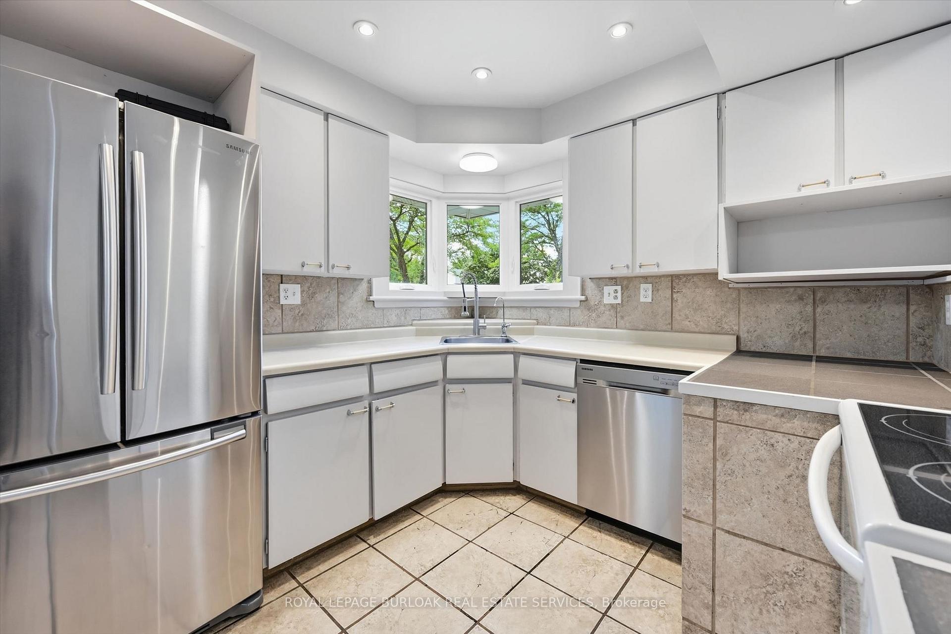 Photo 6 of 1483 Augustine Drive, Burlington, Mountainside — HOMEH