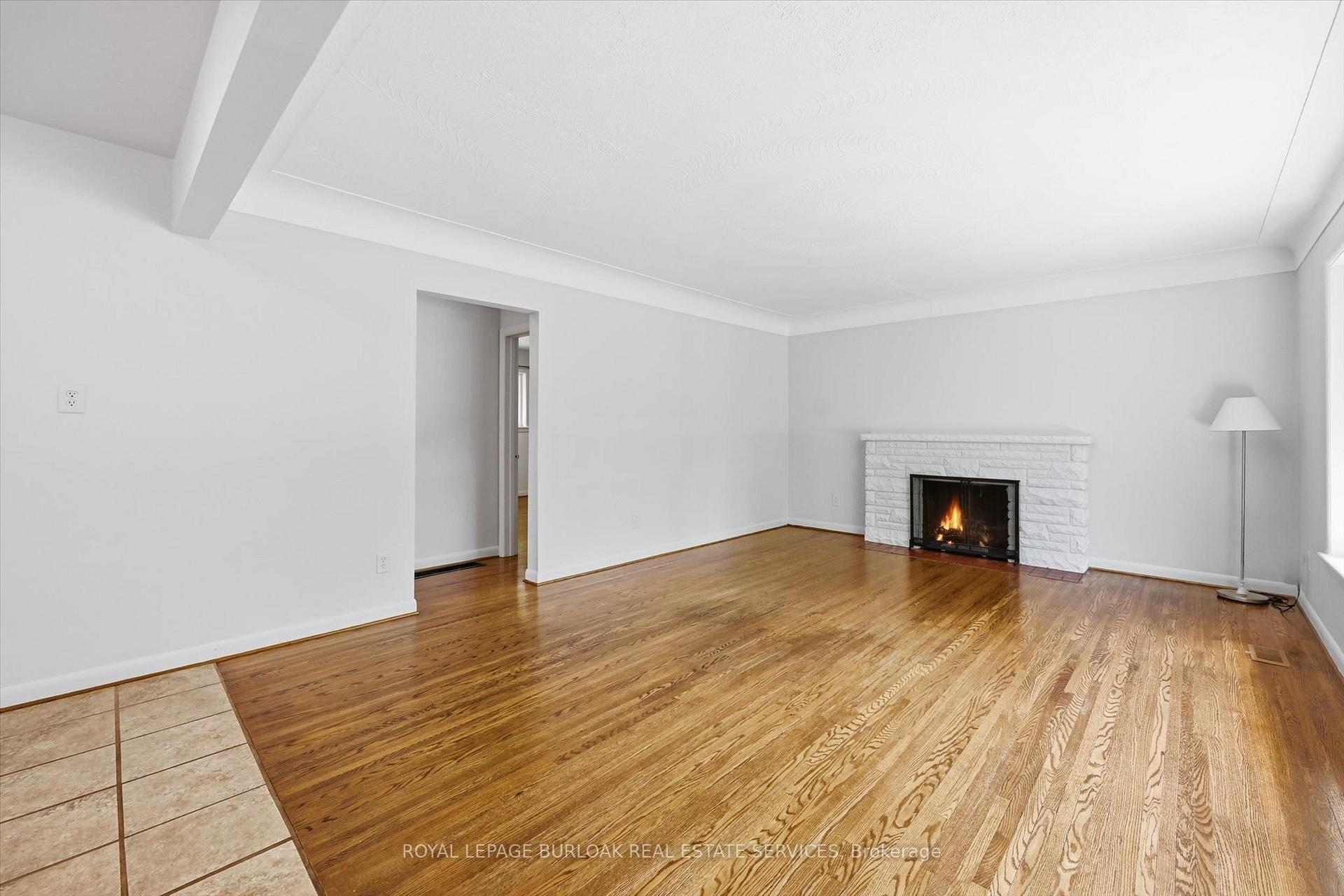 Photo 10 of 1483 Augustine Drive, Burlington, Mountainside — HOMEH