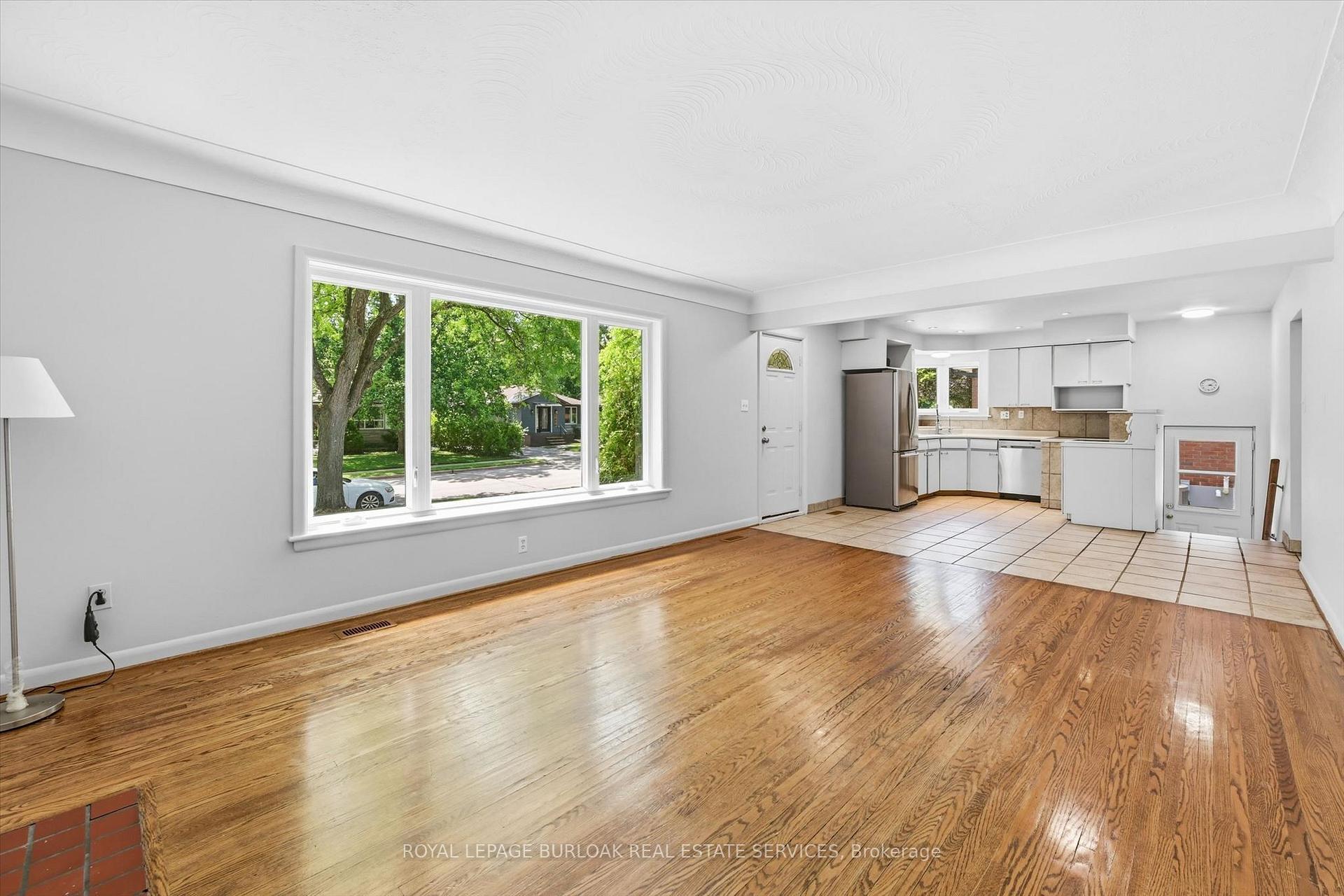 Photo 12 of 1483 Augustine Drive, Burlington, Mountainside — HOMEH