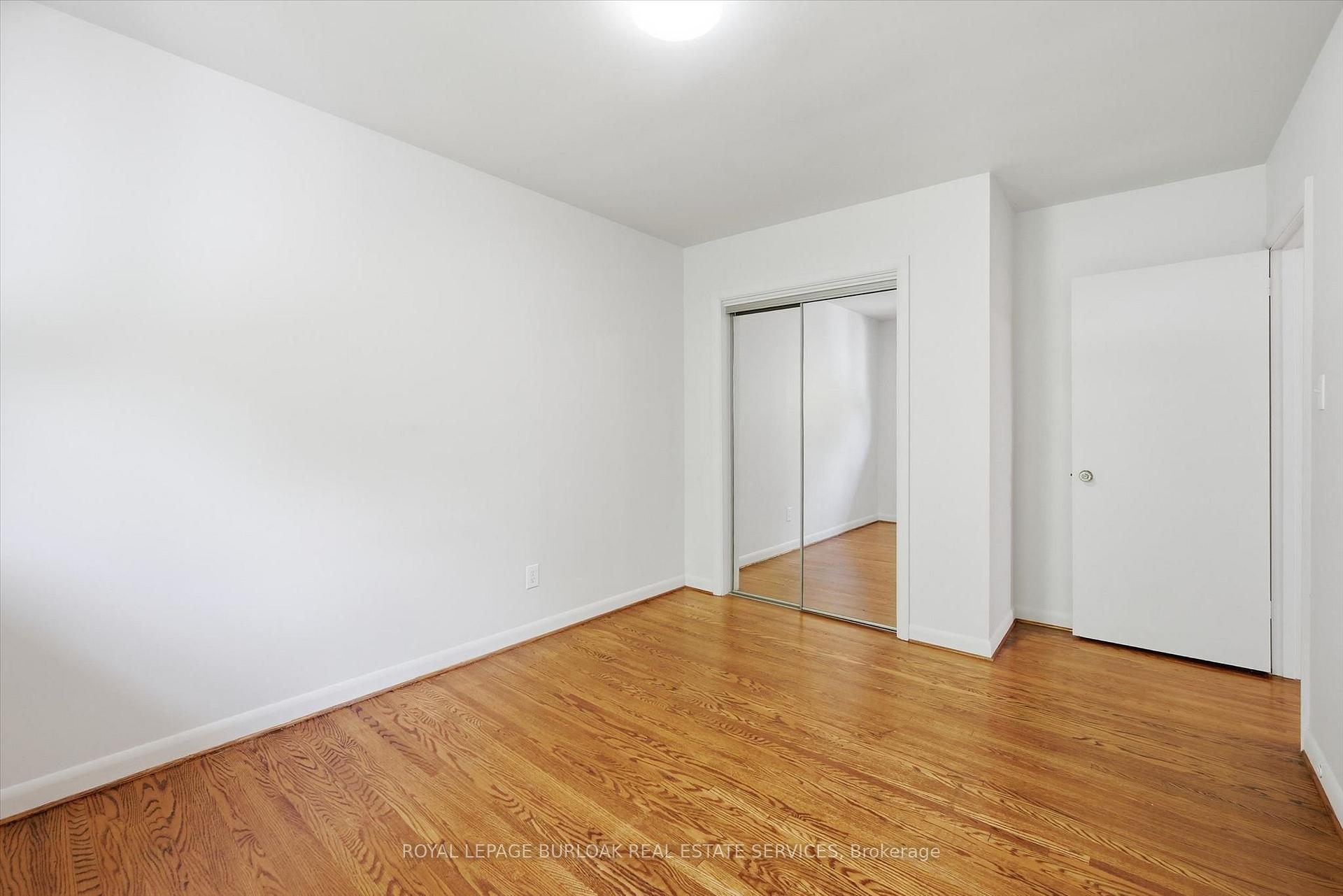 Photo 14 of 1483 Augustine Drive, Burlington, Mountainside — HOMEH