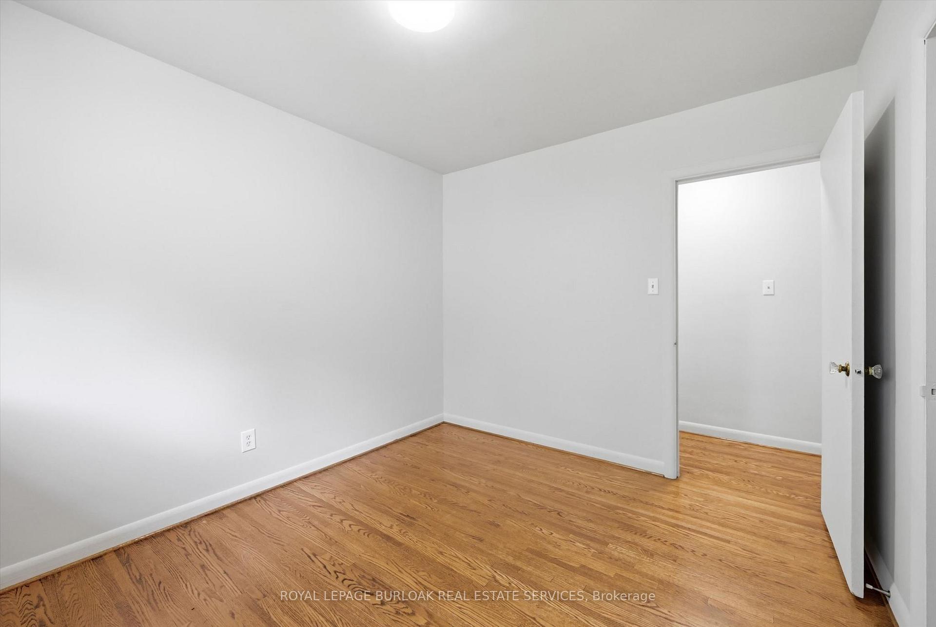 Photo 16 of 1483 Augustine Drive, Burlington, Mountainside — HOMEH