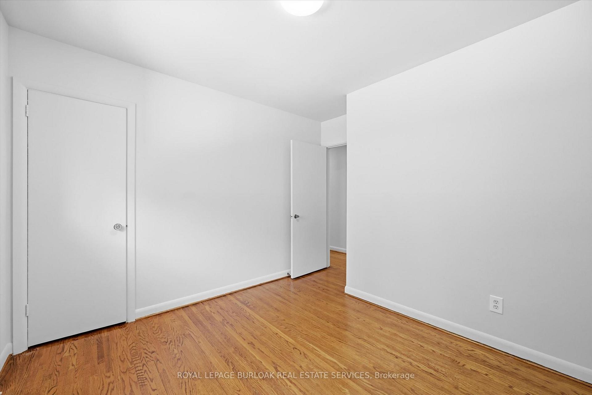 Photo 18 of 1483 Augustine Drive, Burlington, Mountainside — HOMEH