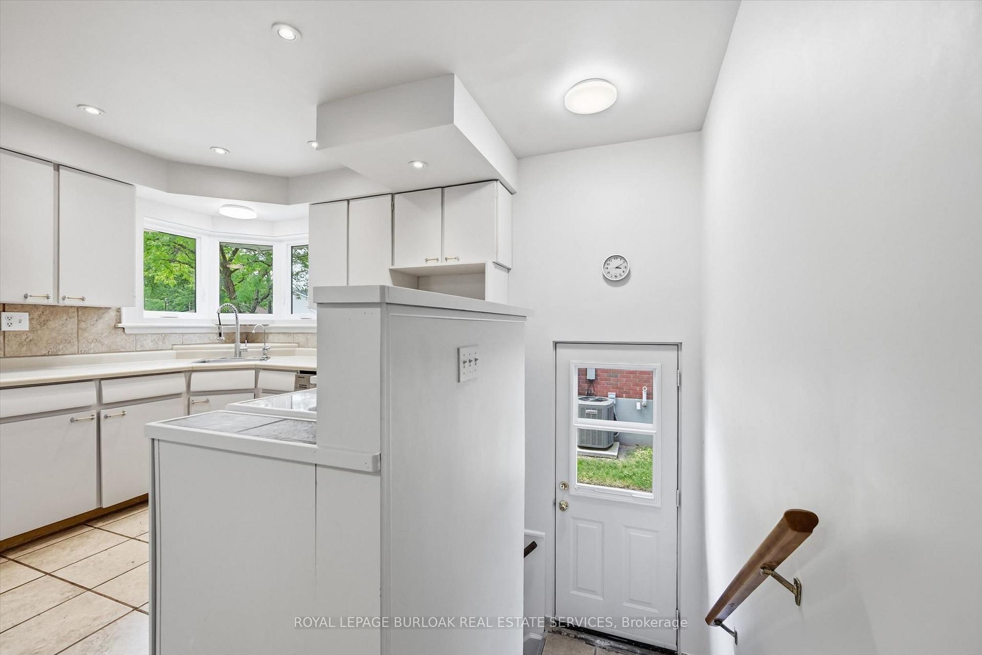 Photo 20 of 1483 Augustine Drive, Burlington, Mountainside — HOMEH
