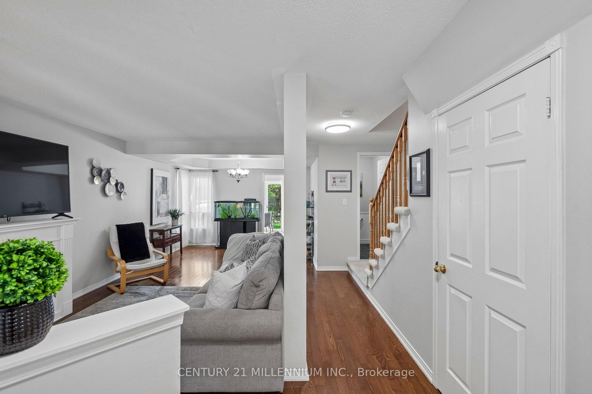 Photo 6 of 116 Woodroof Crescent, Aurora, Bayview Wellington — HOMEH