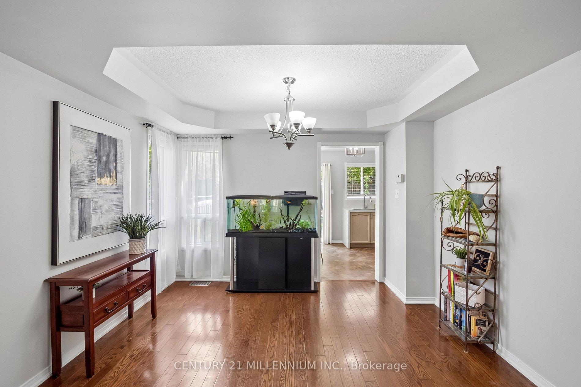 Photo 12 of 116 Woodroof Crescent, Aurora, Bayview Wellington — HOMEH