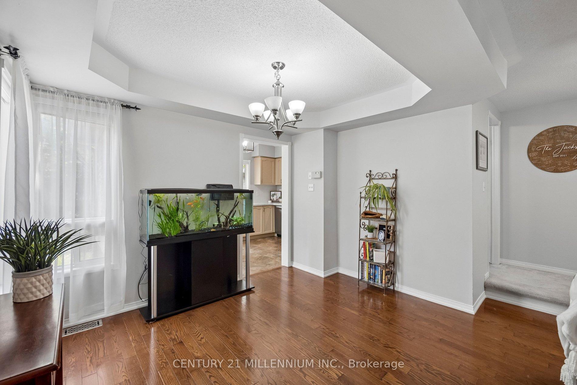 Photo 15 of 116 Woodroof Crescent, Aurora, Bayview Wellington — HOMEH