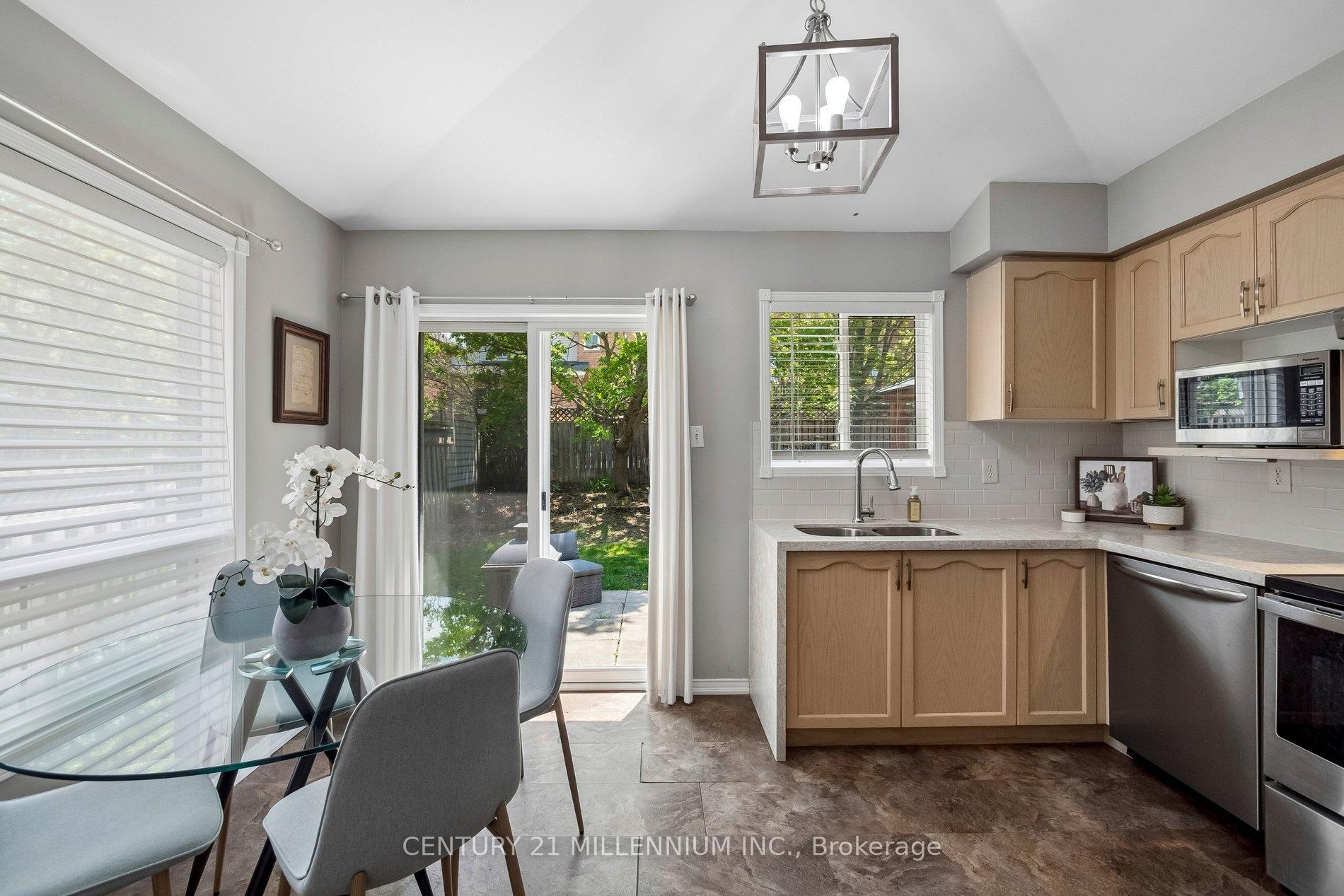 Photo 17 of 116 Woodroof Crescent, Aurora, Bayview Wellington — HOMEH