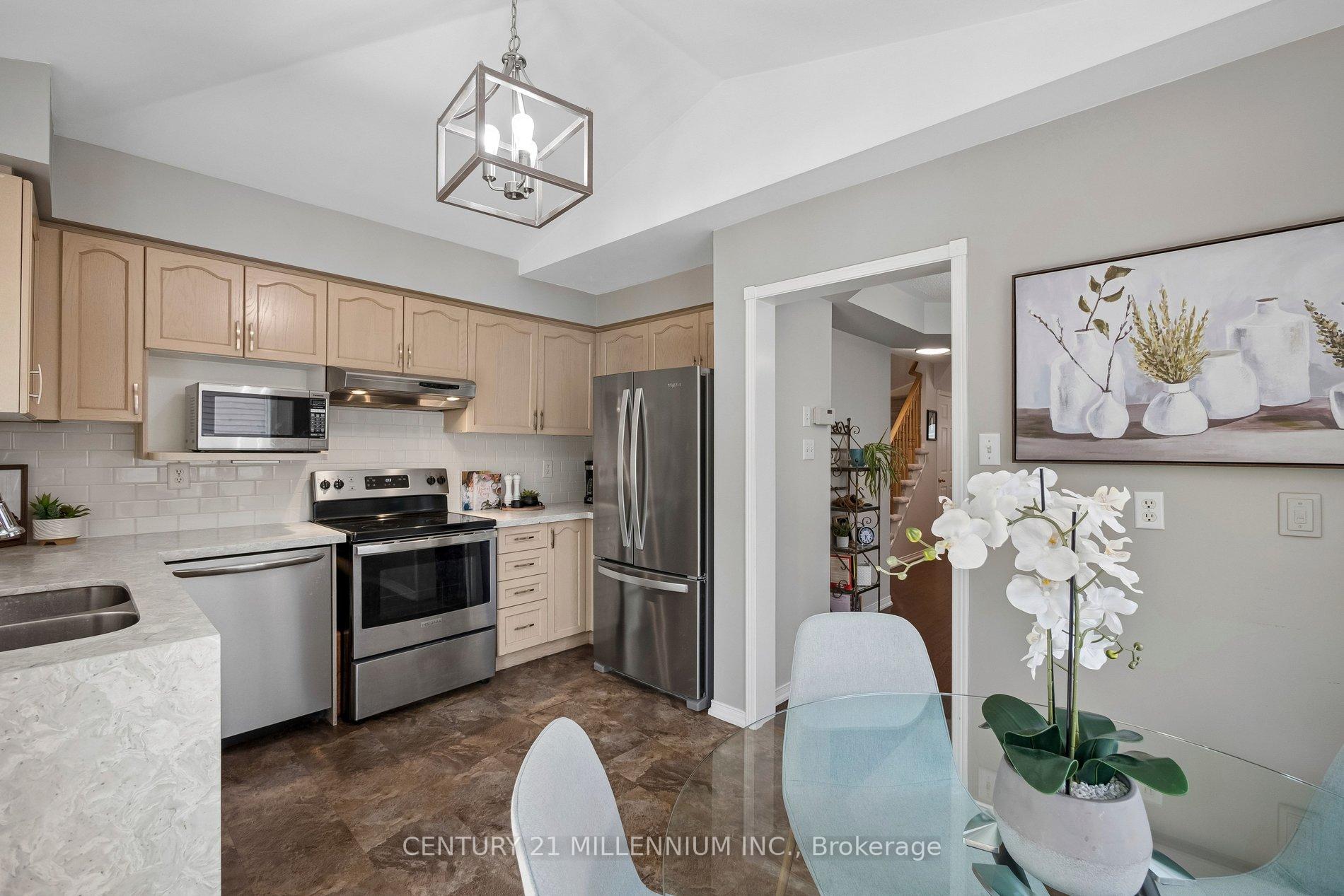 Photo 19 of 116 Woodroof Crescent, Aurora, Bayview Wellington — HOMEH