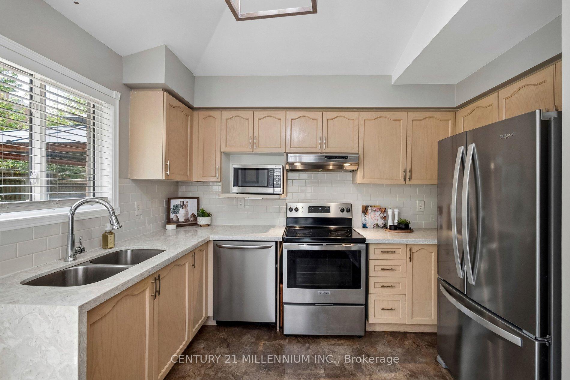 Photo 21 of 116 Woodroof Crescent, Aurora, Bayview Wellington — HOMEH