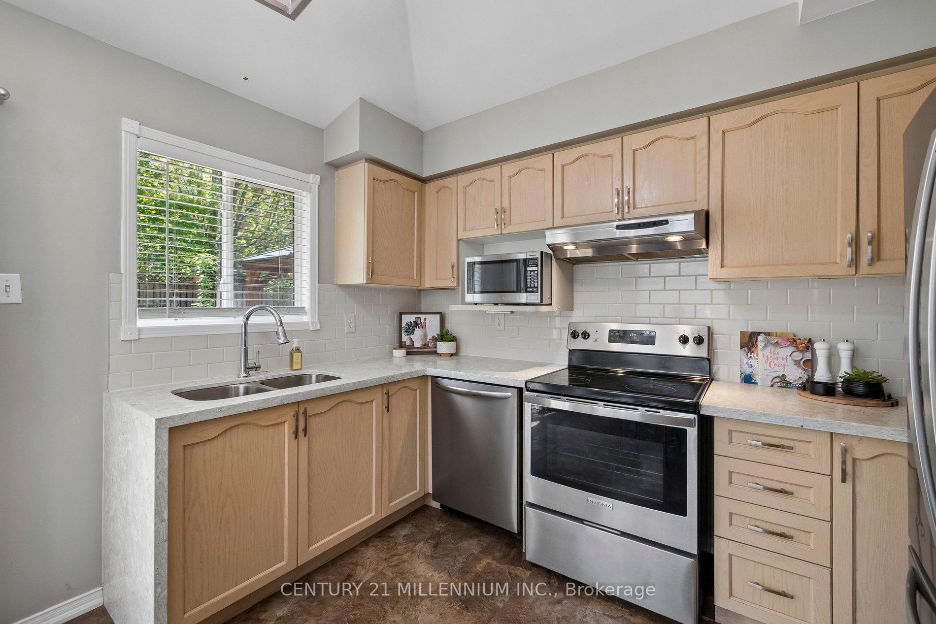Photo 22 of 116 Woodroof Crescent, Aurora, Bayview Wellington — HOMEH