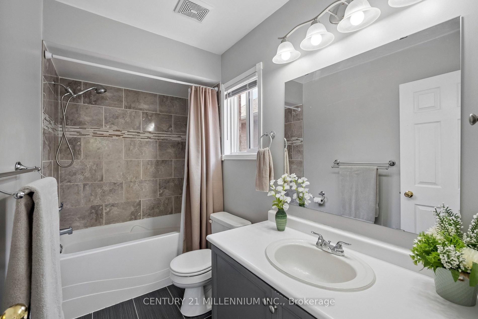 Photo 32 of 116 Woodroof Crescent, Aurora, Bayview Wellington — HOMEH