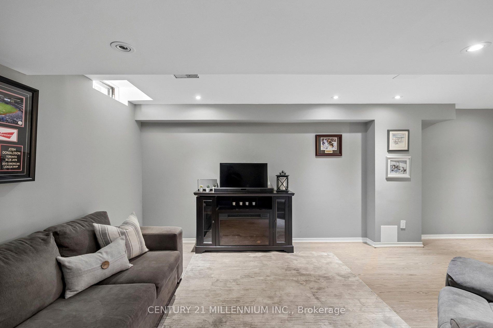 Photo 41 of 116 Woodroof Crescent, Aurora, Bayview Wellington — HOMEH
