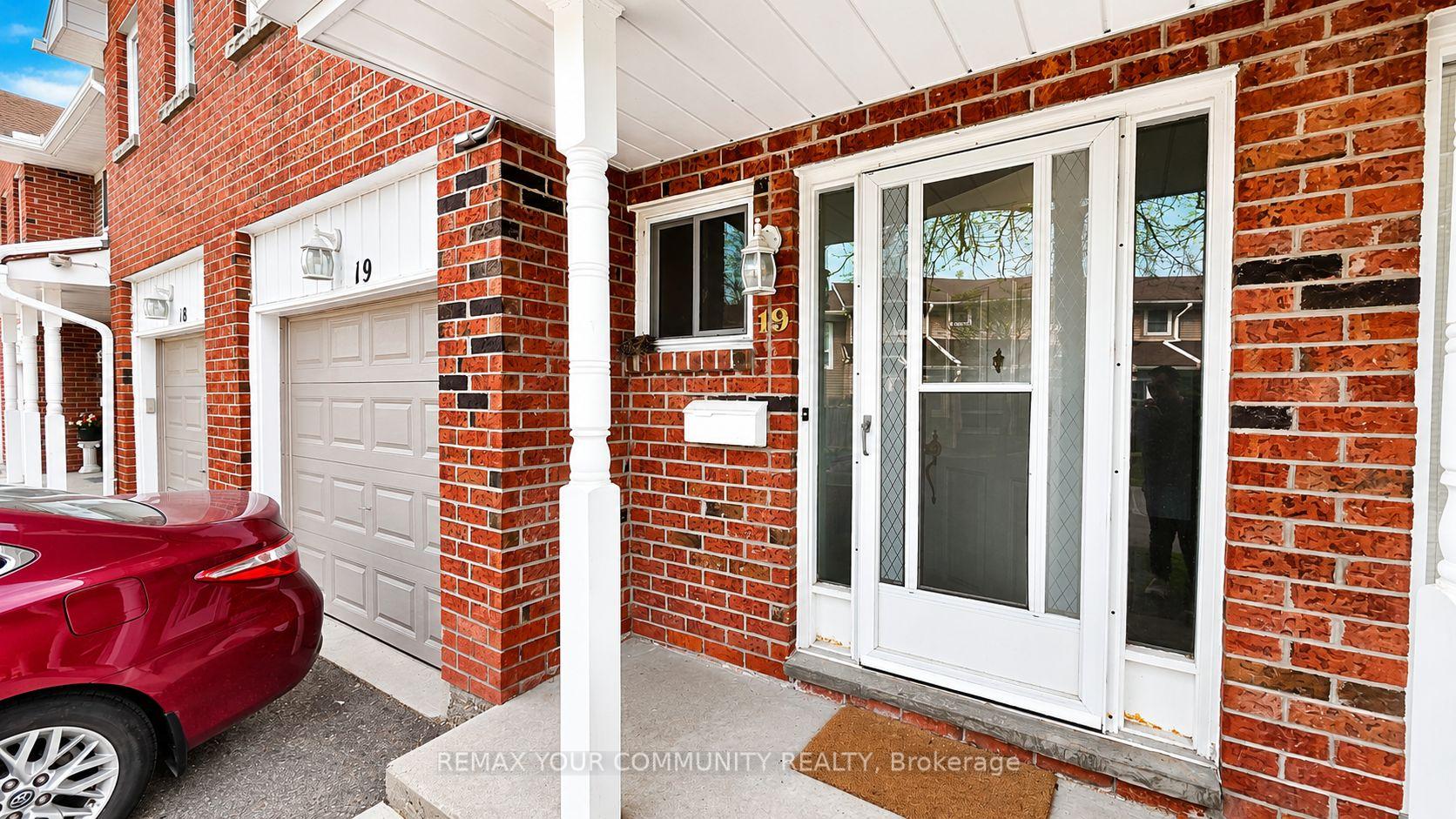 Photo 2 of Unit 19, 210 Highland Crescent, Kitchener, Victoria Hills — HOMEH