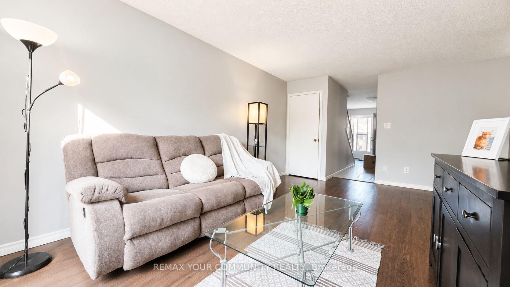 Photo 8 of Unit 19, 210 Highland Crescent, Kitchener, Victoria Hills — HOMEH