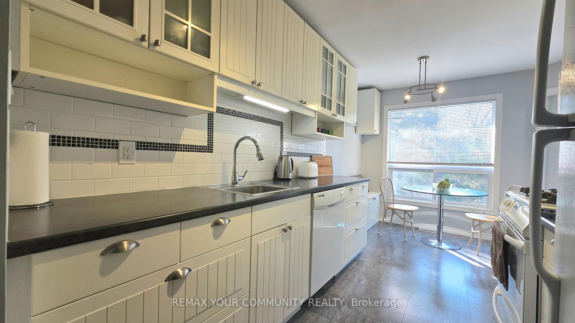 Photo 10 of Unit 19, 210 Highland Crescent, Kitchener, Victoria Hills — HOMEH