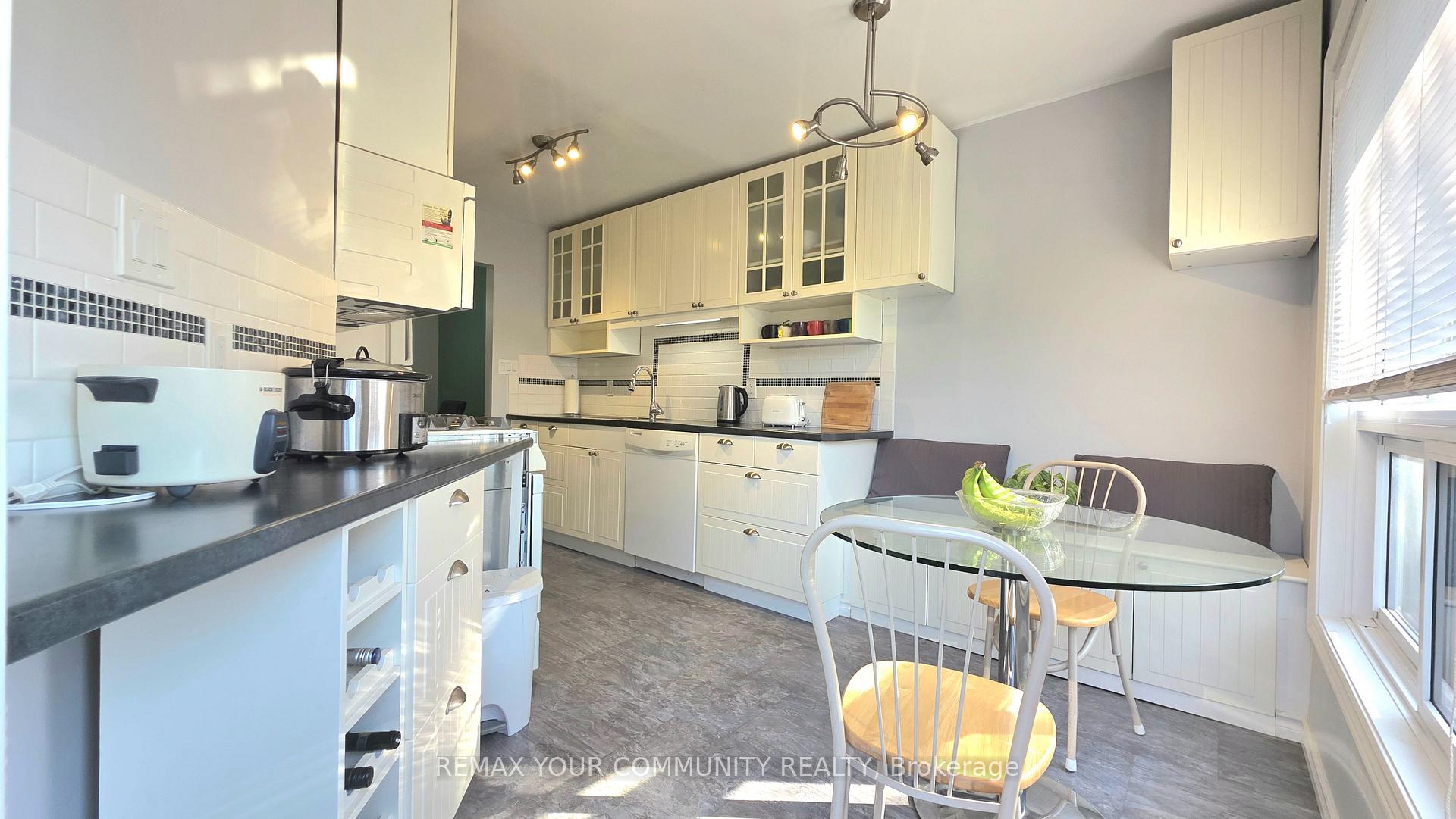 Photo 11 of Unit 19, 210 Highland Crescent, Kitchener, Victoria Hills — HOMEH