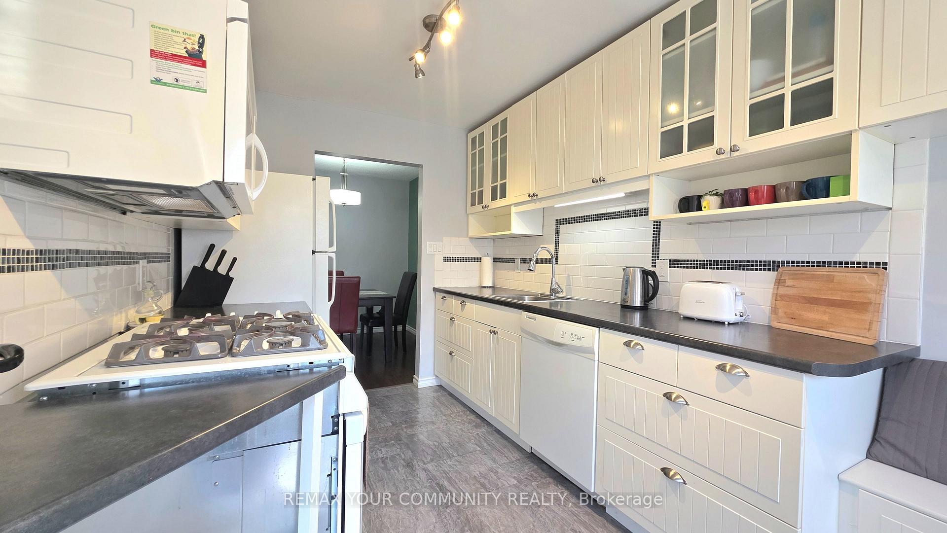 Photo 12 of Unit 19, 210 Highland Crescent, Kitchener, Victoria Hills — HOMEH