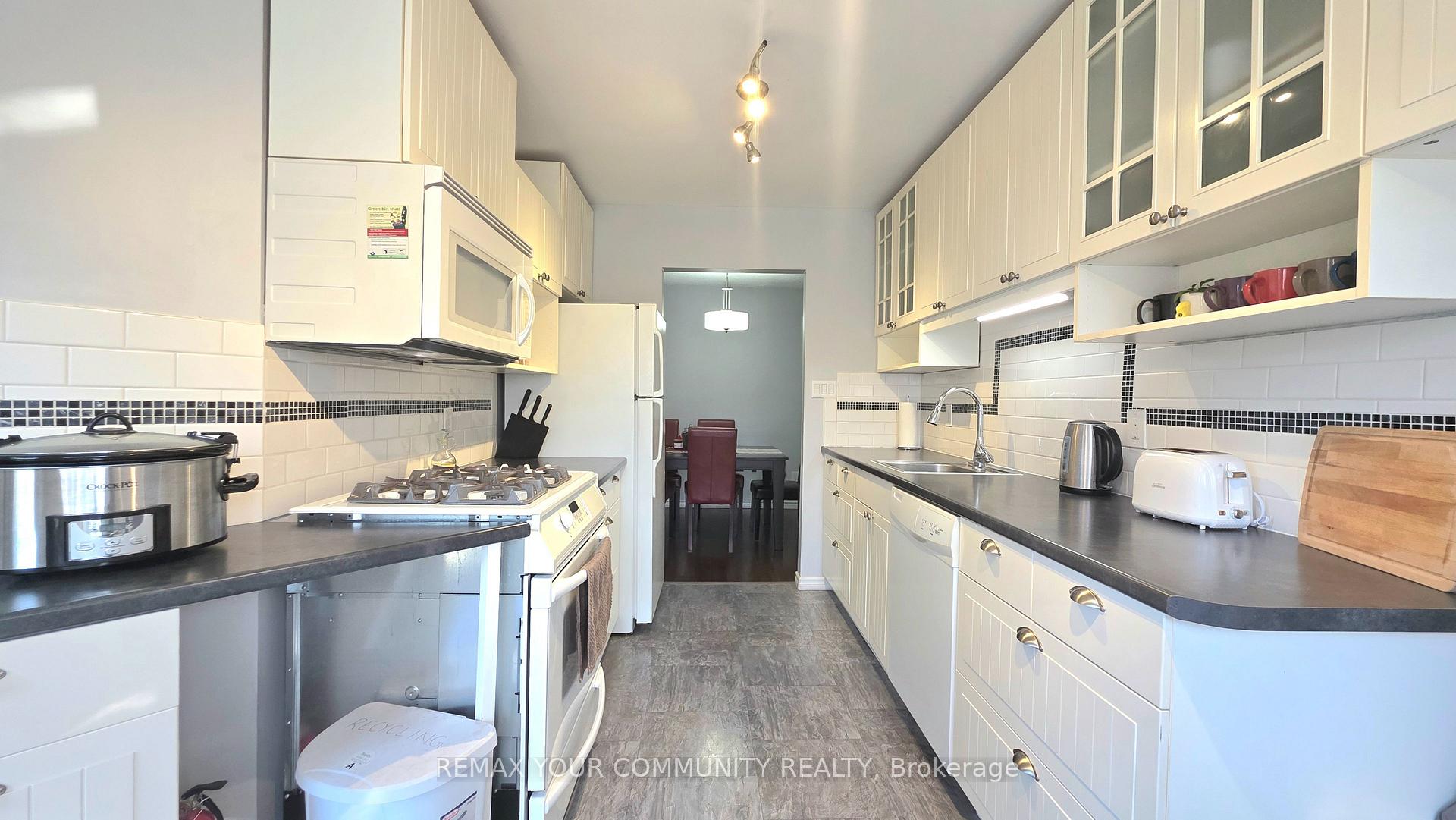 Photo 13 of Unit 19, 210 Highland Crescent, Kitchener, Victoria Hills — HOMEH