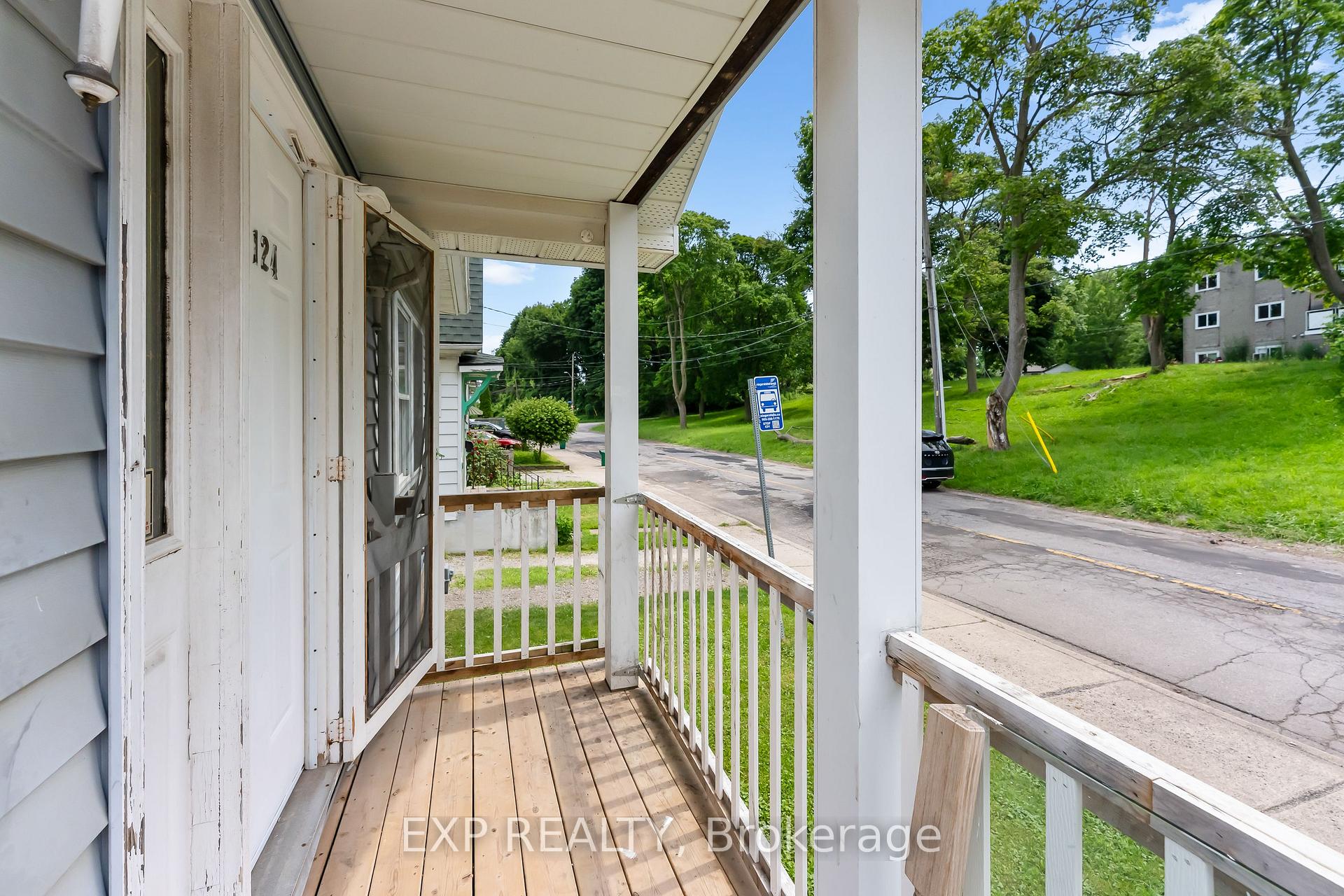 Photo 4 of Unit Upper, 4124 Terrace Avenue W, Niagara Falls, Downtown — HOMEH