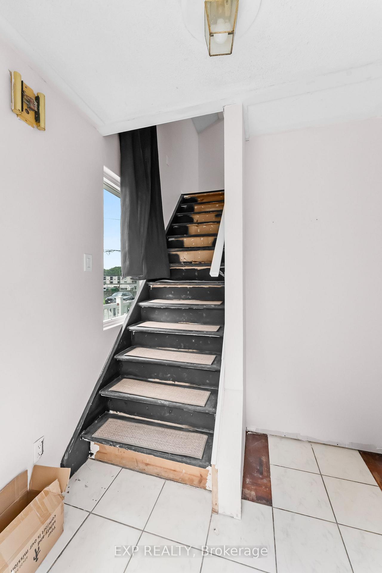 Photo 5 of Unit Upper, 4124 Terrace Avenue W, Niagara Falls, Downtown — HOMEH