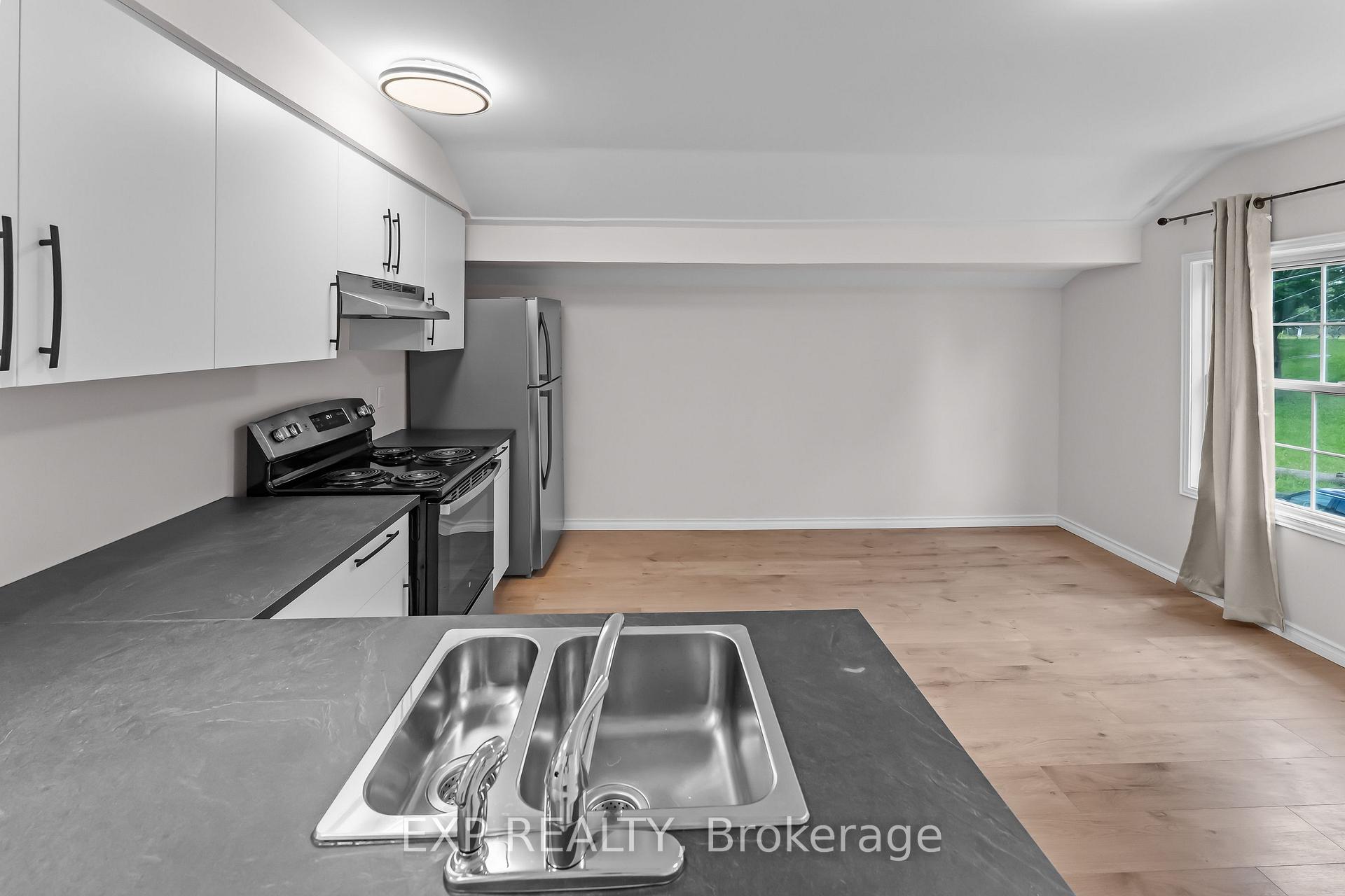 Photo 6 of Unit Upper, 4124 Terrace Avenue W, Niagara Falls, Downtown — HOMEH