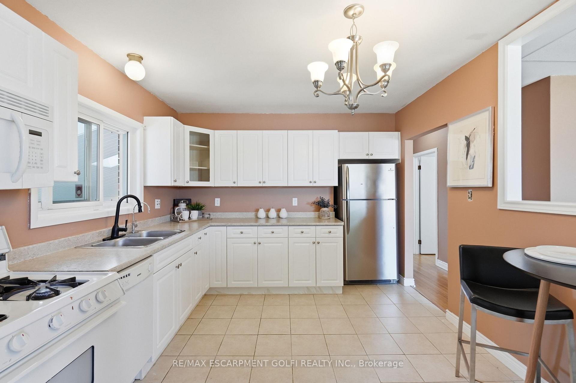 Photo 8 of 104 Nash Road S, Hamilton, Corman — HOMEH