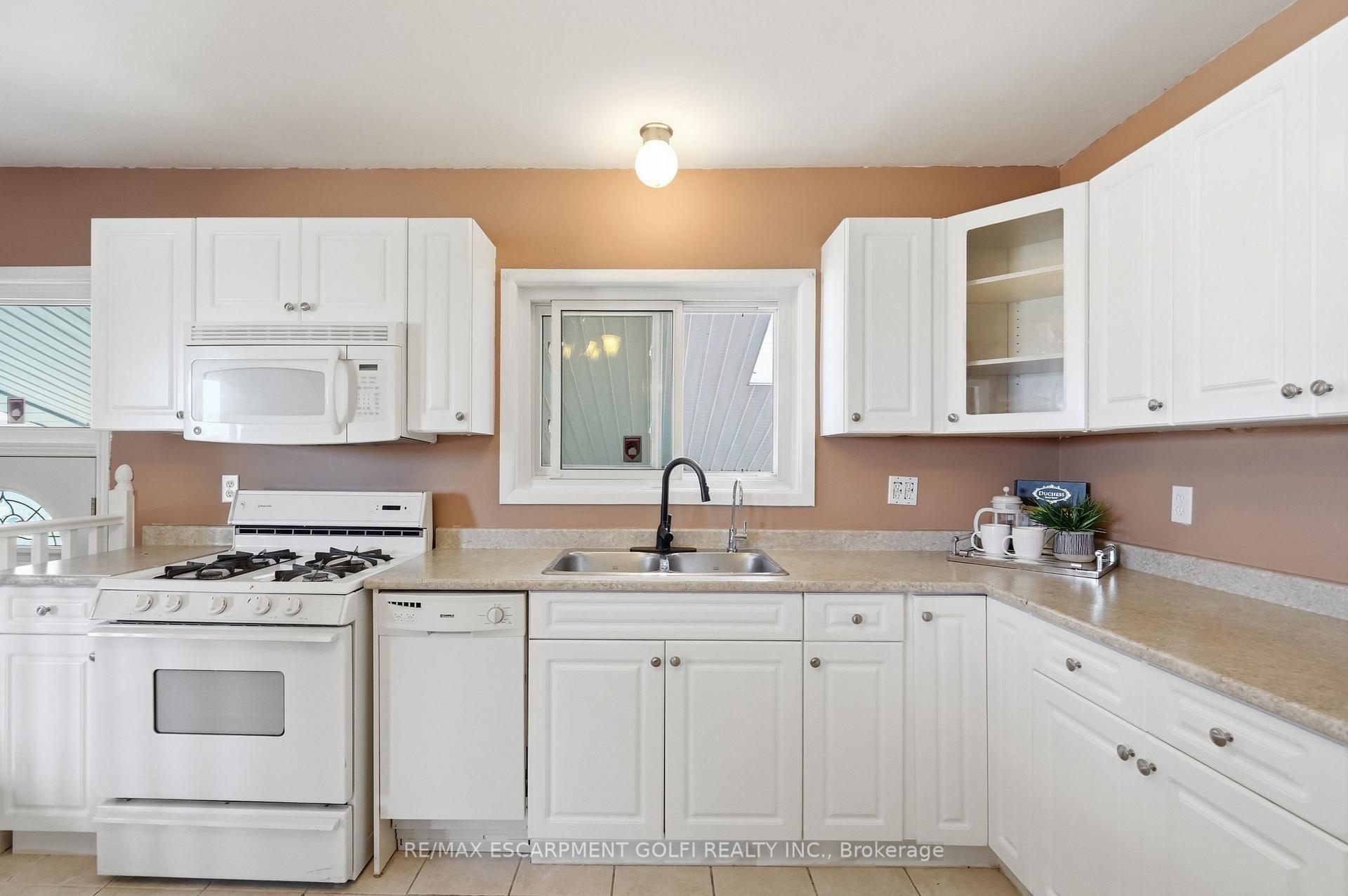 Photo 9 of 104 Nash Road S, Hamilton, Corman — HOMEH