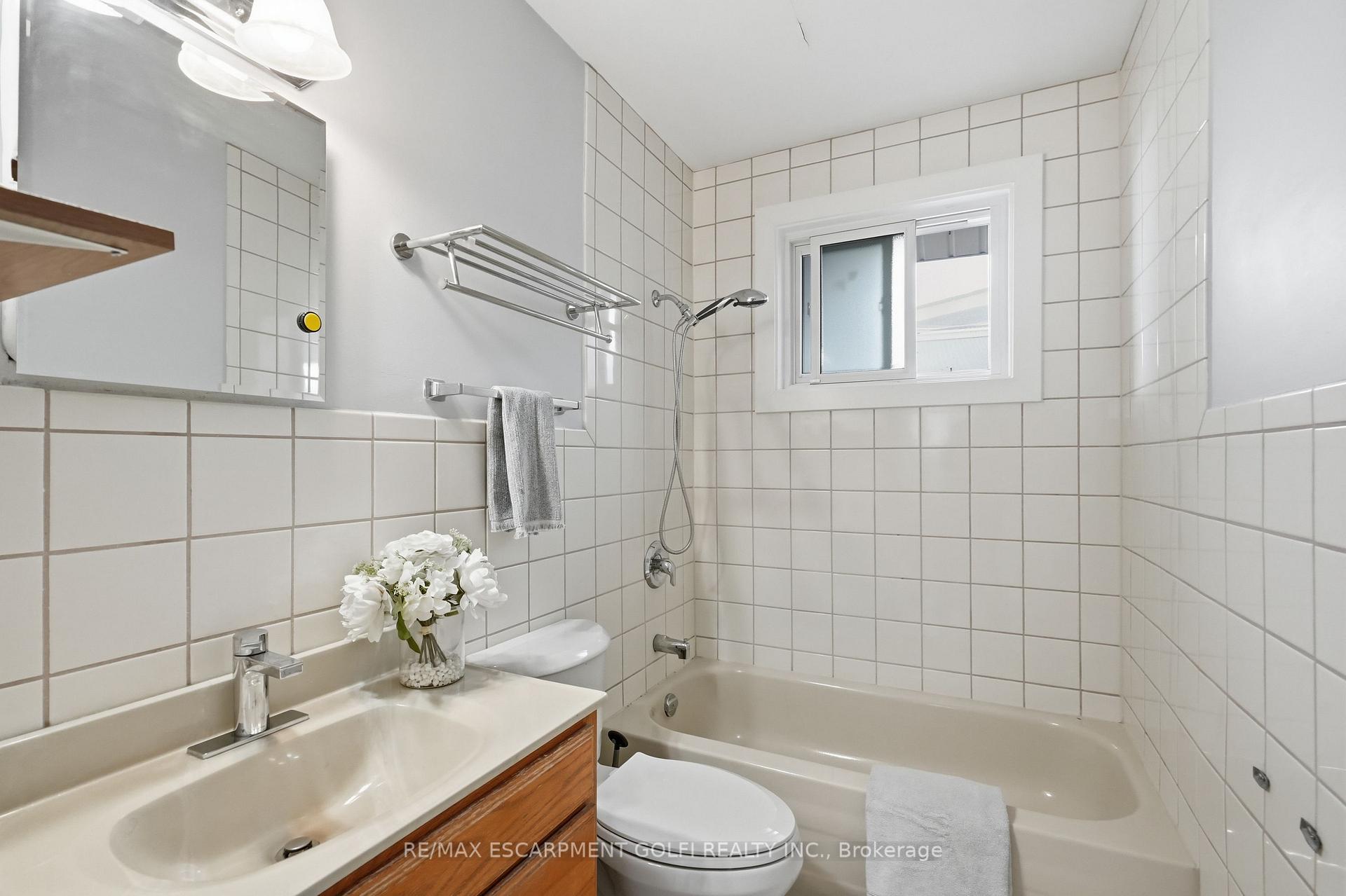 Photo 12 of 104 Nash Road S, Hamilton, Corman — HOMEH