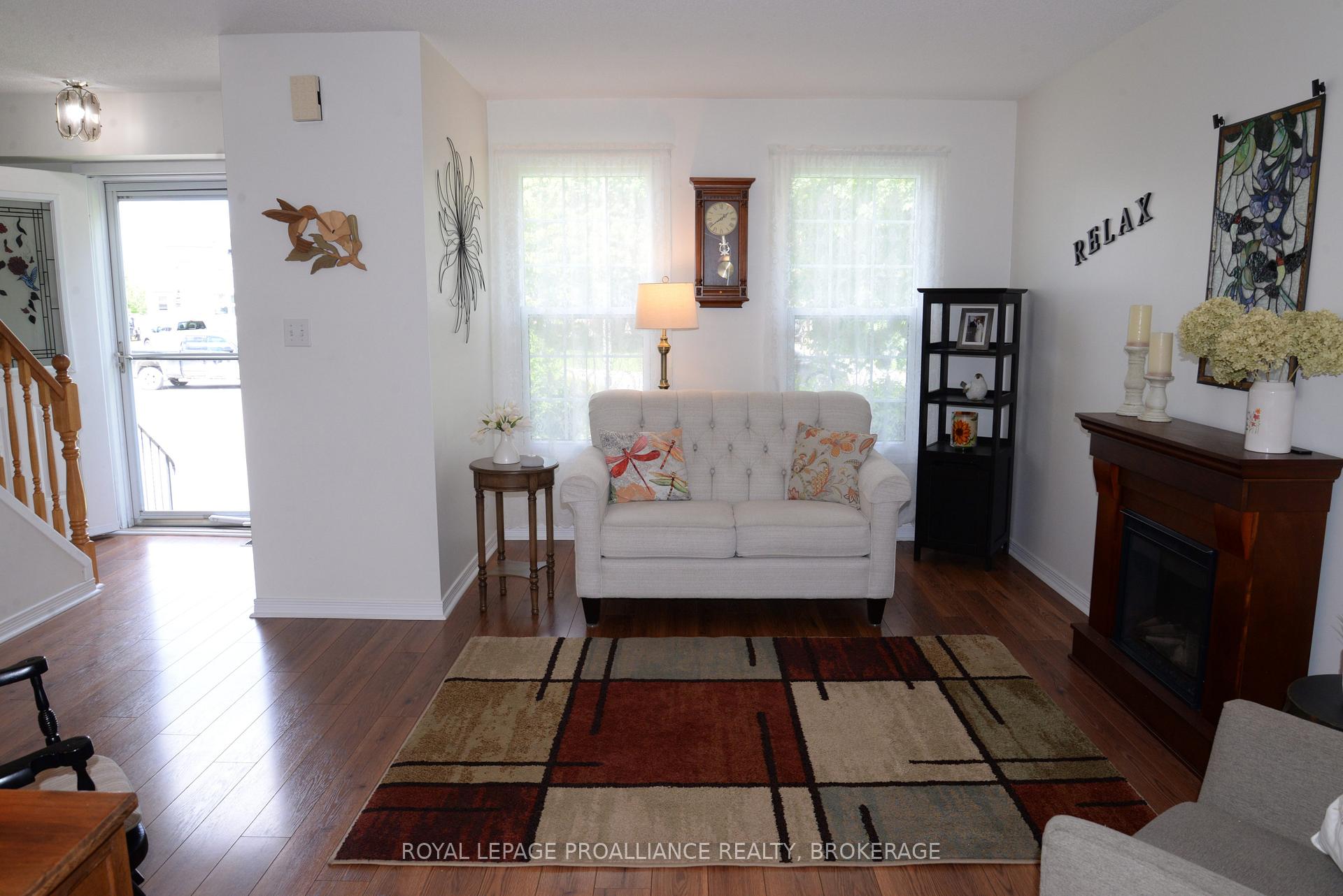 Photo 5 of 964 Uxbridge Crescent, Kingston, East Gardiners Rd — HOMEH