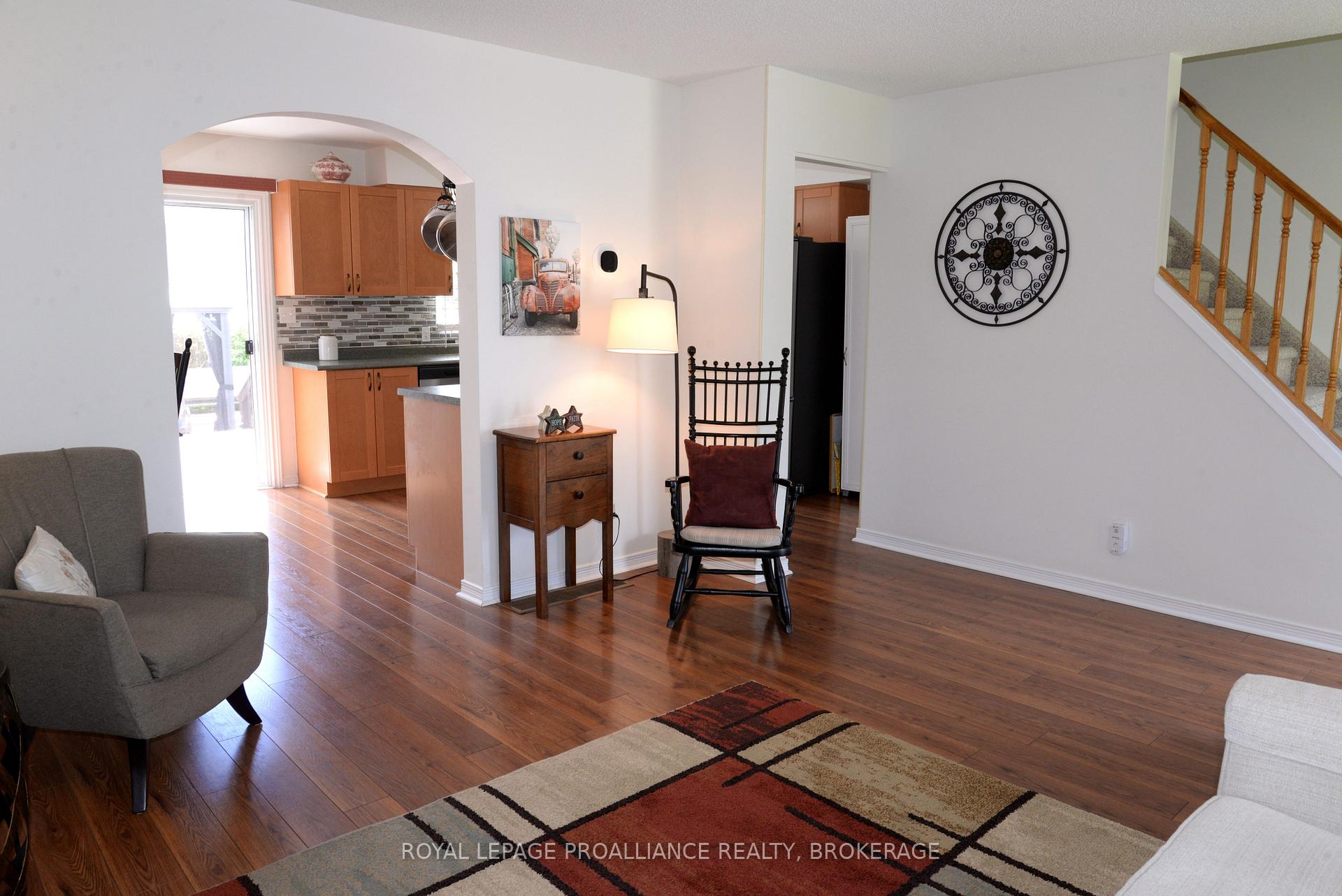 Photo 7 of 964 Uxbridge Crescent, Kingston, East Gardiners Rd — HOMEH