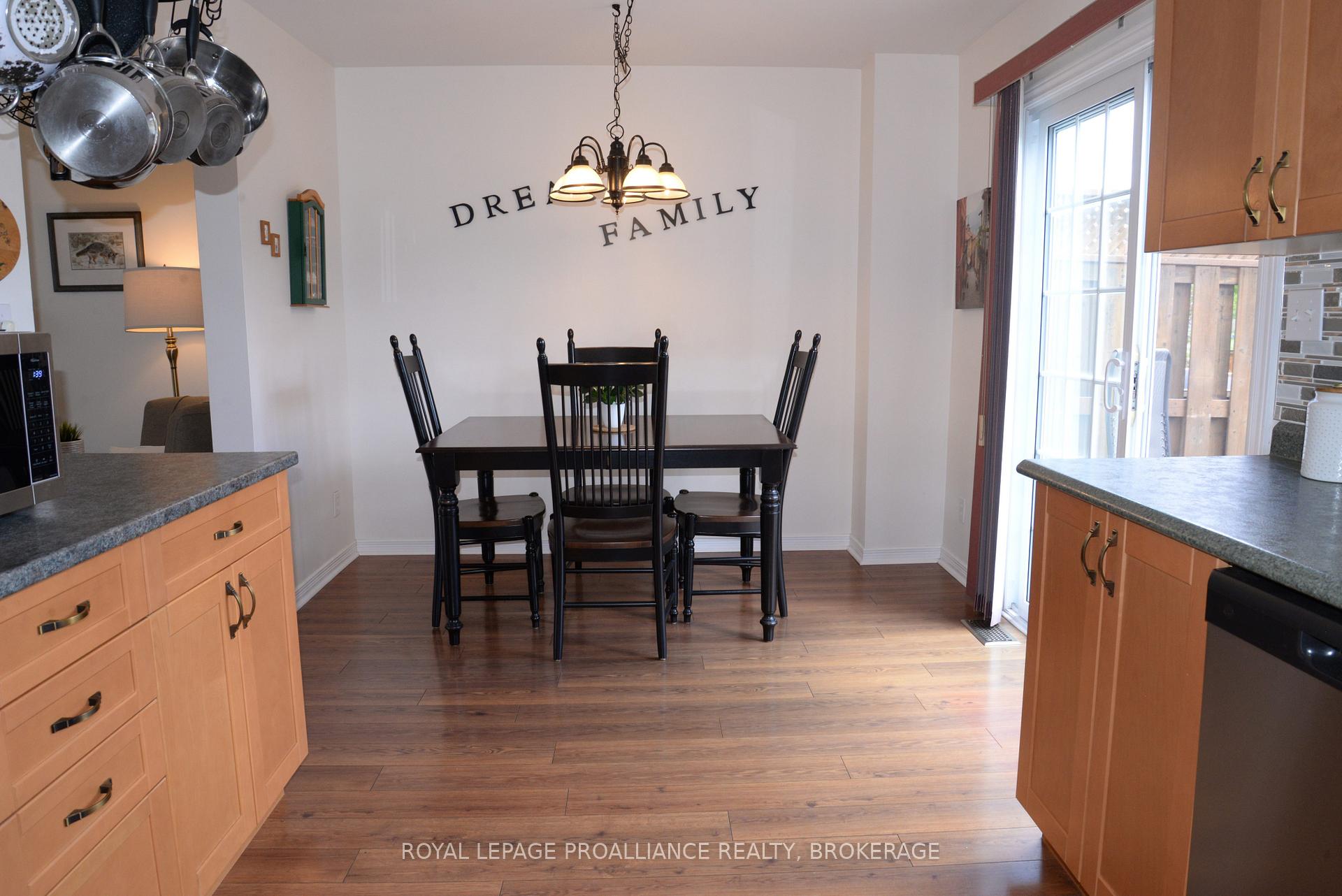 Photo 9 of 964 Uxbridge Crescent, Kingston, East Gardiners Rd — HOMEH